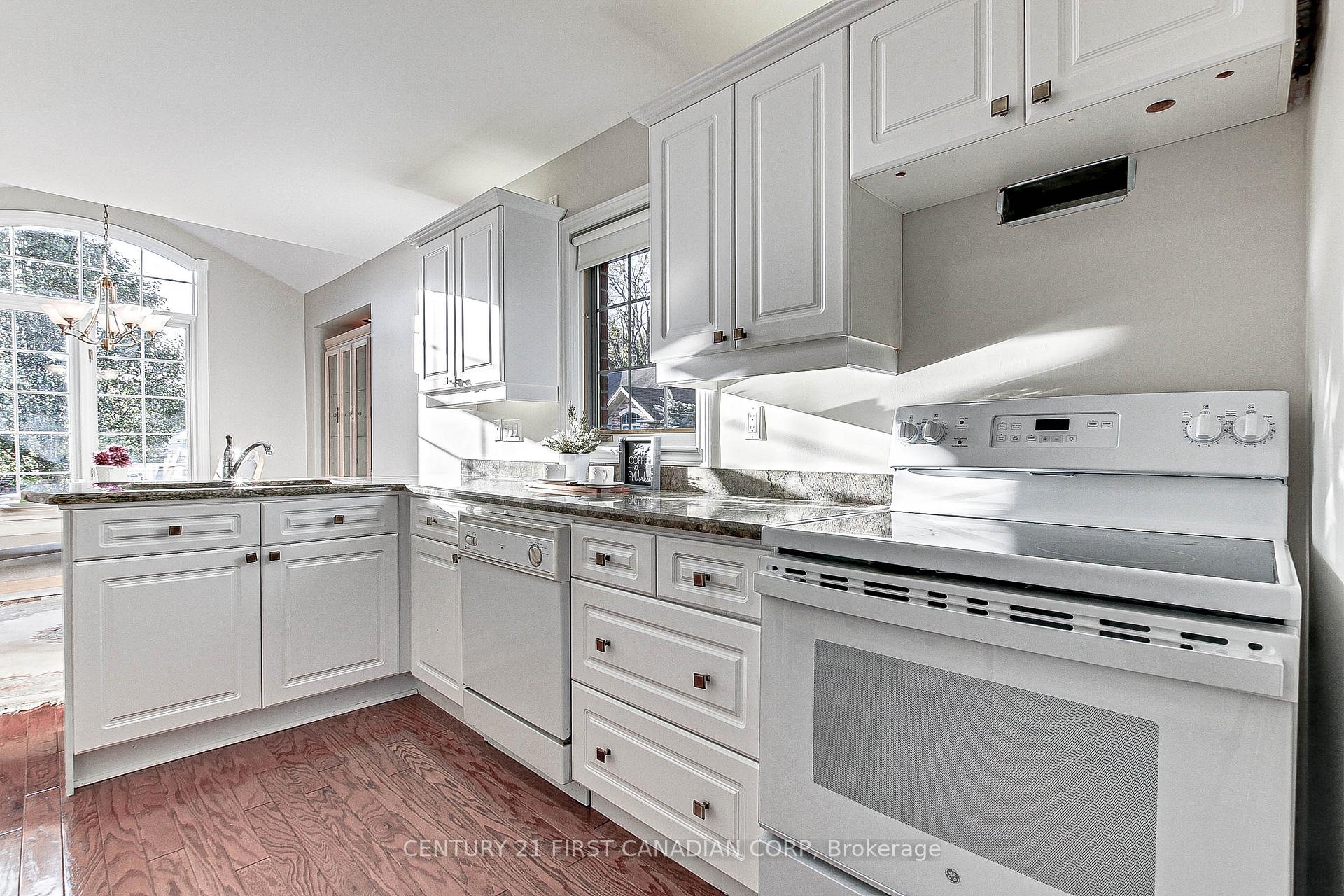 Photo 6 of 307 Metcalfe Street E, Strathroy-Caradoc, NE — HOMEH