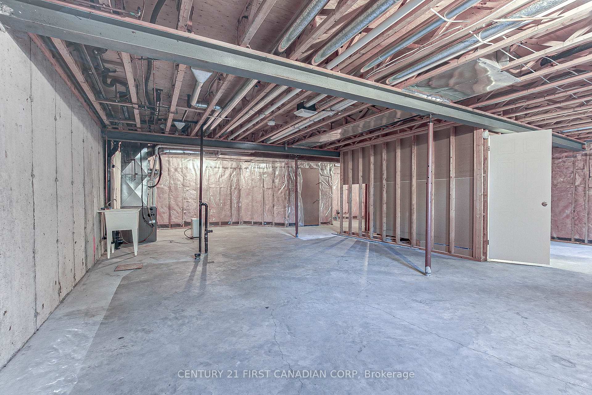 Photo 24 of 307 Metcalfe Street E, Strathroy-Caradoc, NE — HOMEH