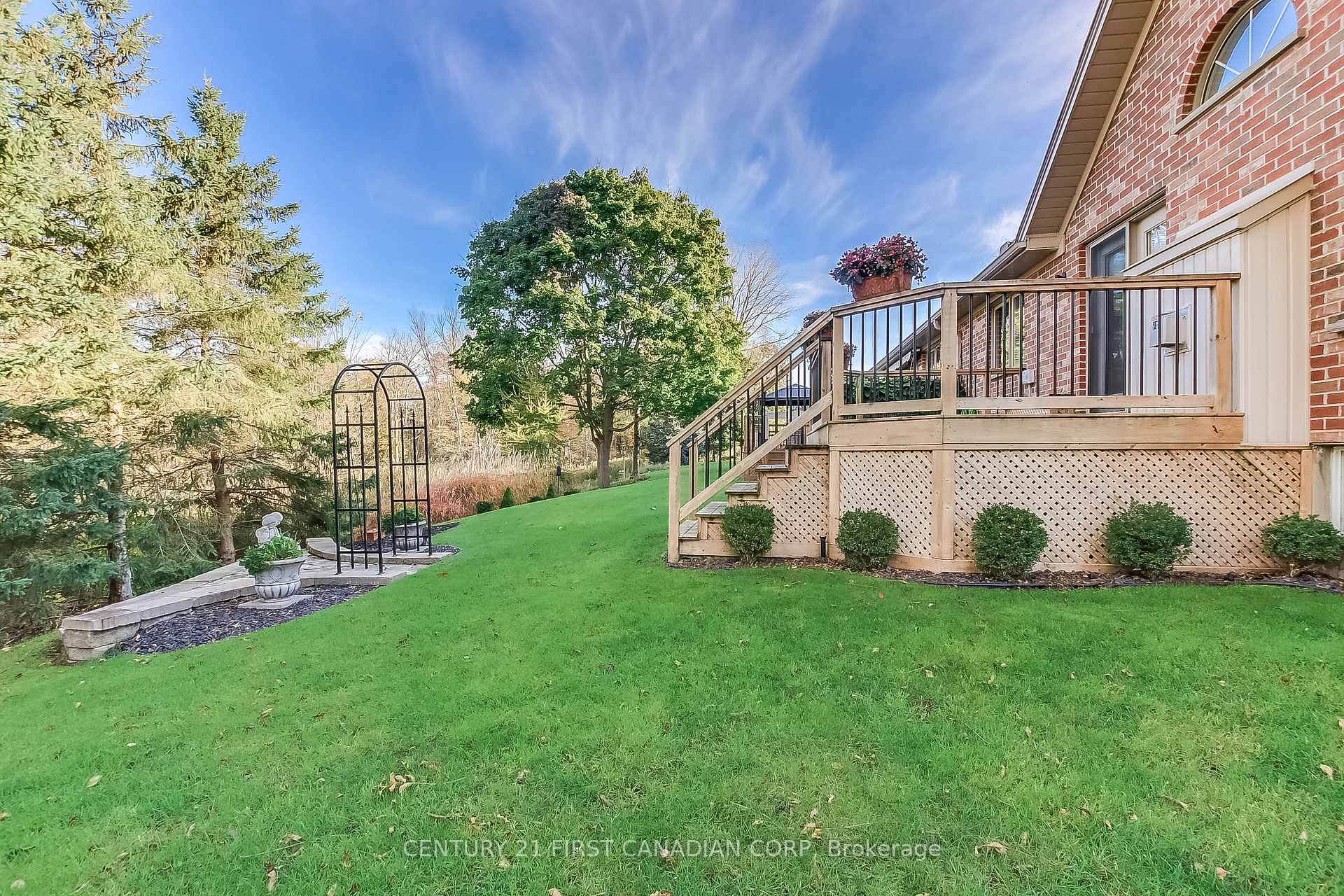 Photo 26 of 307 Metcalfe Street E, Strathroy-Caradoc, NE — HOMEH