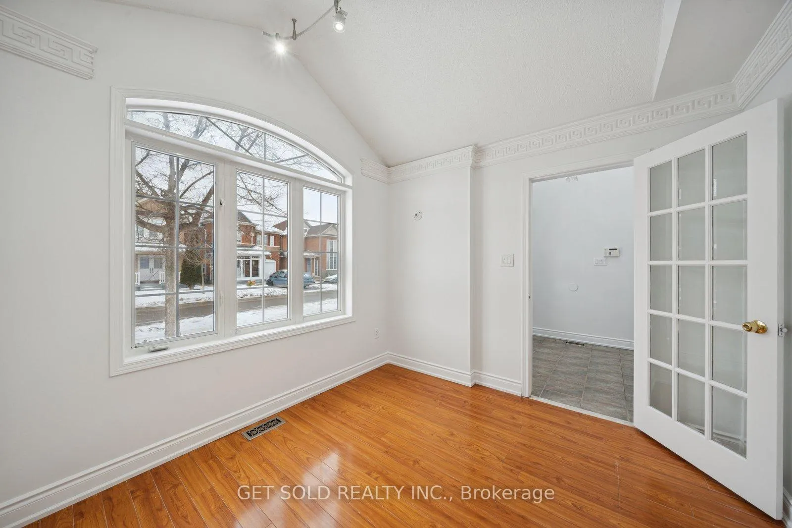 Photo 4 of 33 Tideland Drive, Brampton, Fletcher's Meadow — HOMEH
