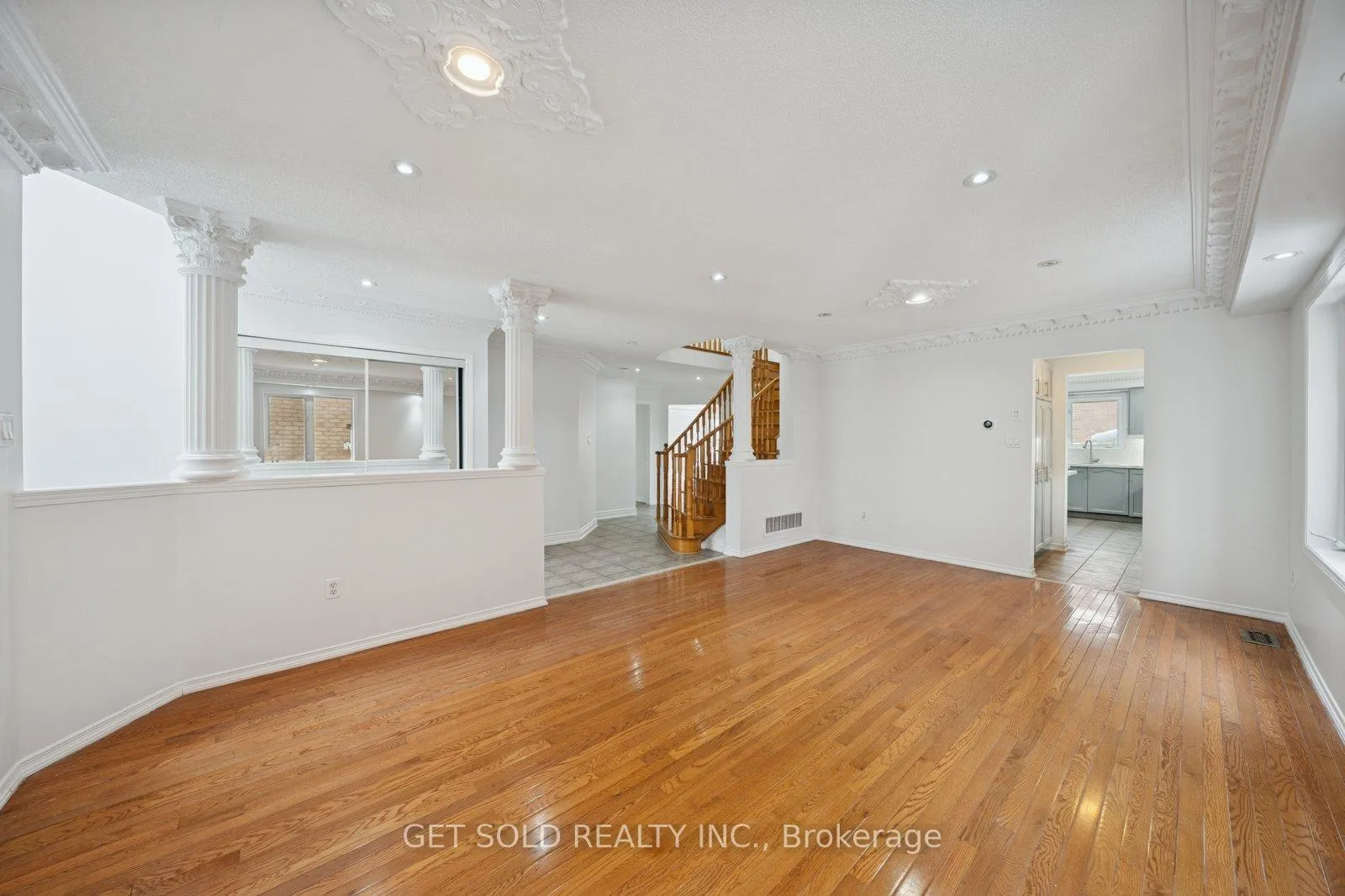 Photo 6 of 33 Tideland Drive, Brampton, Fletcher's Meadow — HOMEH