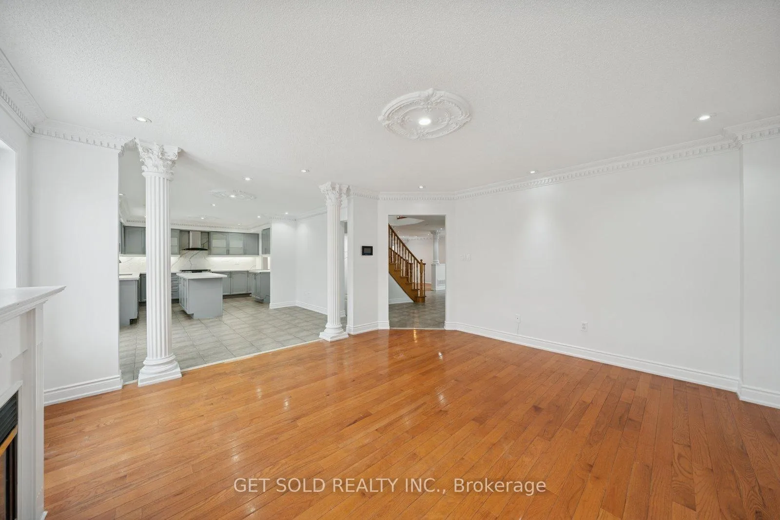 Photo 10 of 33 Tideland Drive, Brampton, Fletcher's Meadow — HOMEH