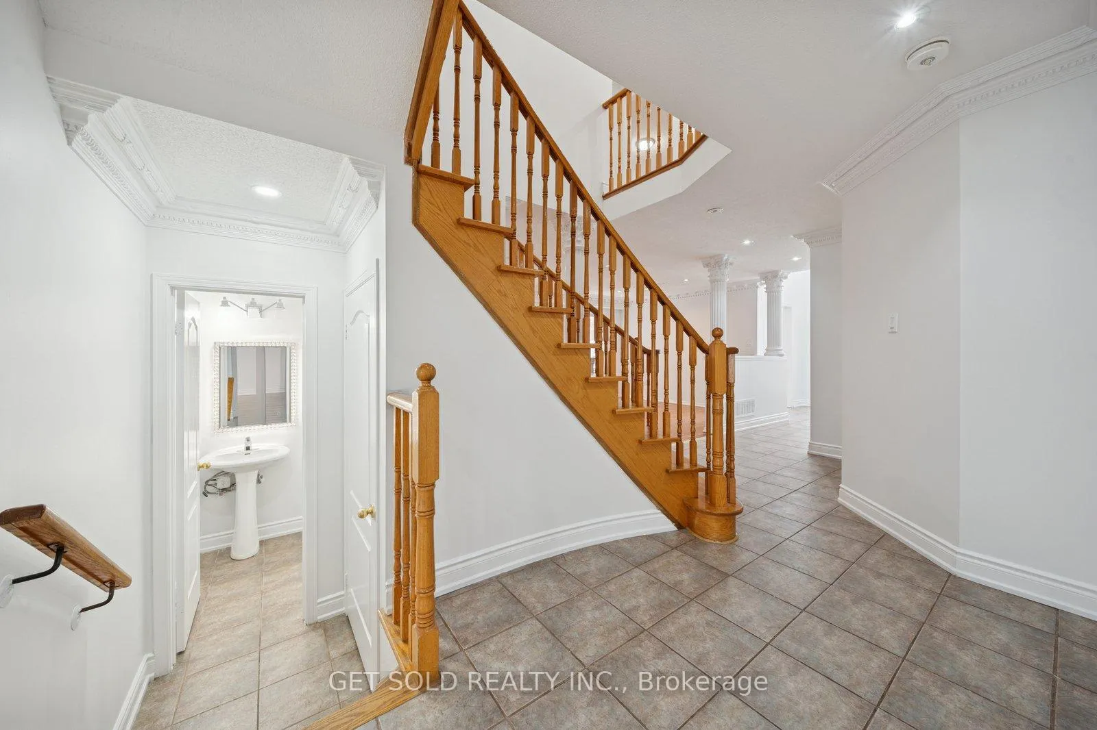Photo 11 of 33 Tideland Drive, Brampton, Fletcher's Meadow — HOMEH
