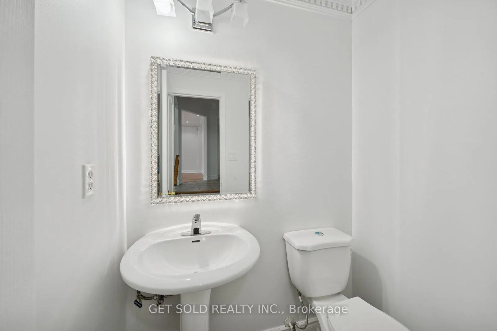 Photo 12 of 33 Tideland Drive, Brampton, Fletcher's Meadow — HOMEH