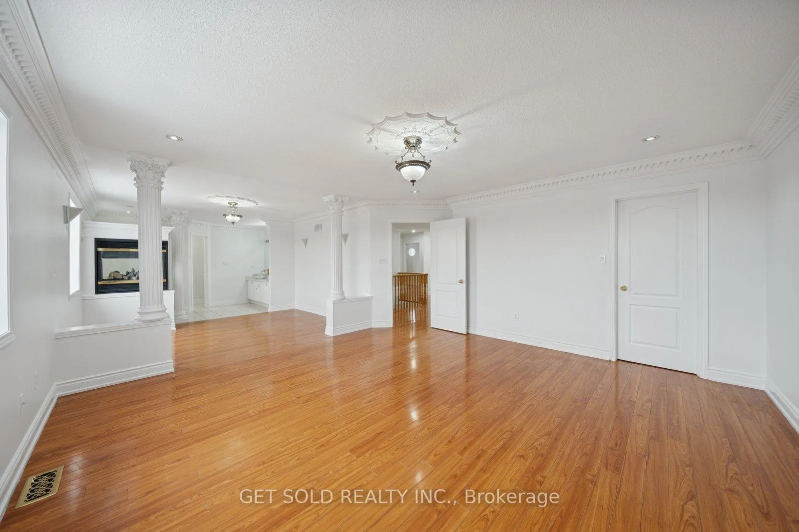 Photo 15 of 33 Tideland Drive, Brampton, Fletcher's Meadow — HOMEH