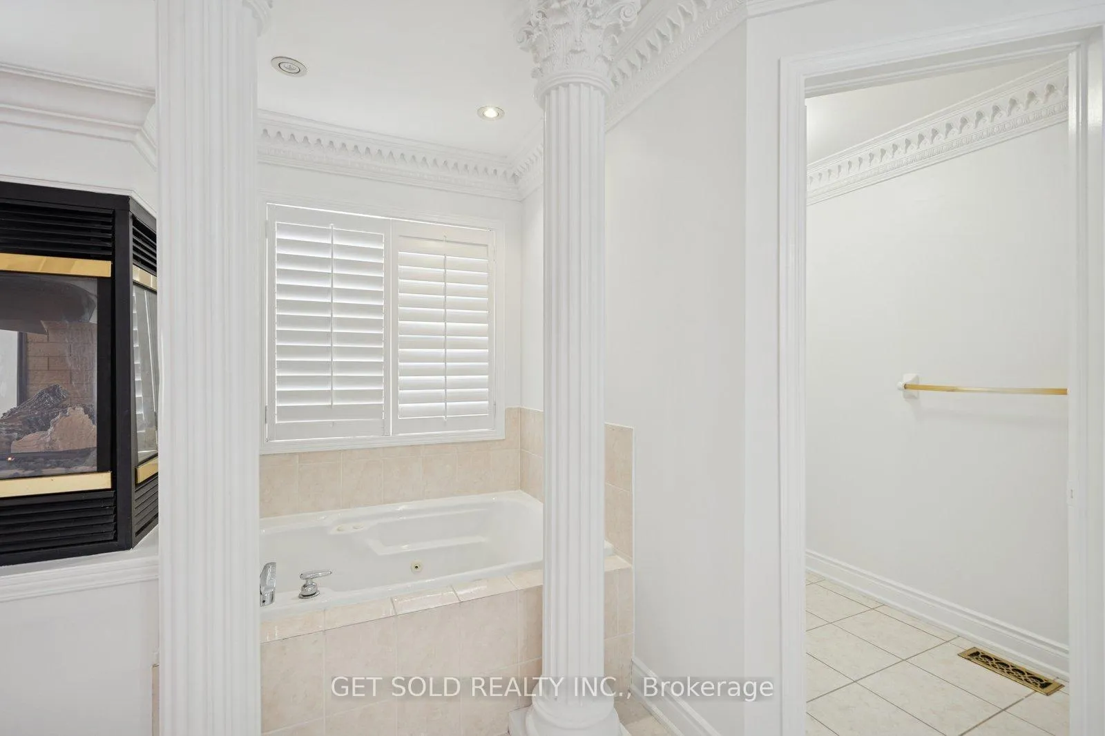 Photo 18 of 33 Tideland Drive, Brampton, Fletcher's Meadow — HOMEH