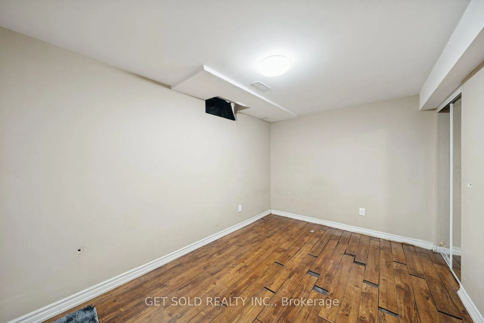 Photo 26 of 33 Tideland Drive, Brampton, Fletcher's Meadow — HOMEH