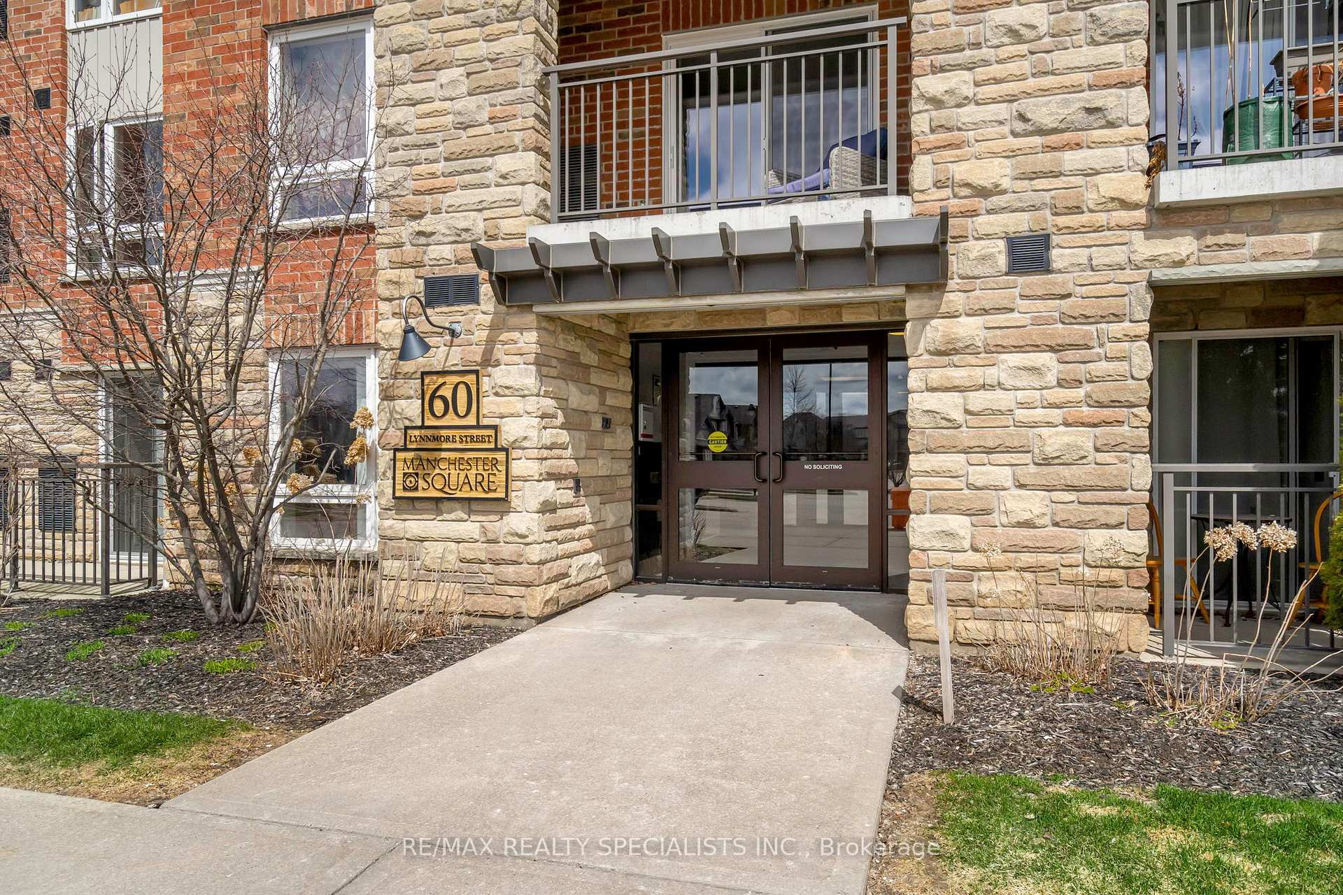 Front of Unit 403, 60 Lynnmore Street