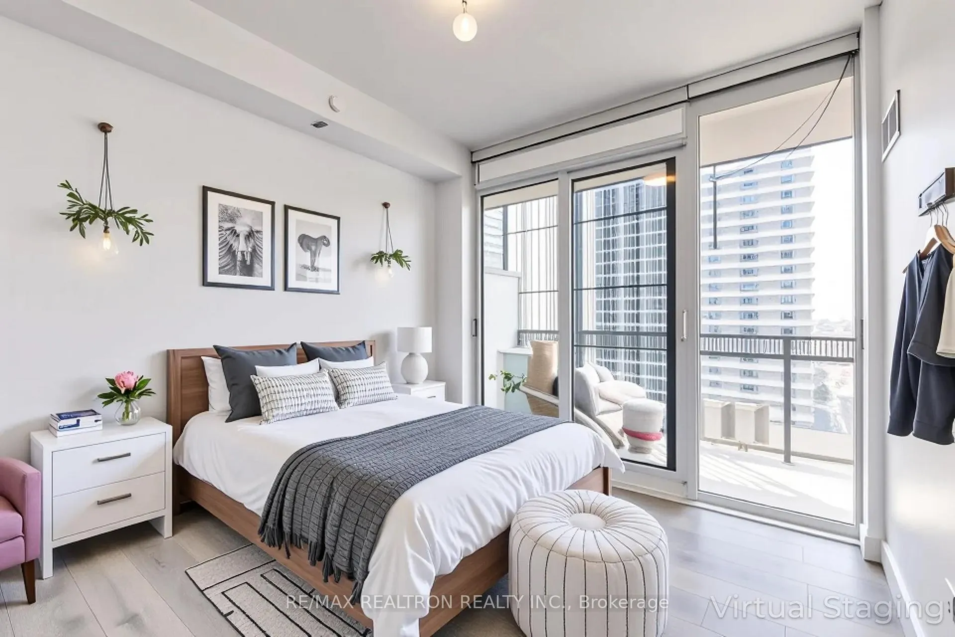 Photo 4 of Unit 1602, 8 Eglinton Avenue E, Toronto, Mount Pleasant West — HOMEH
