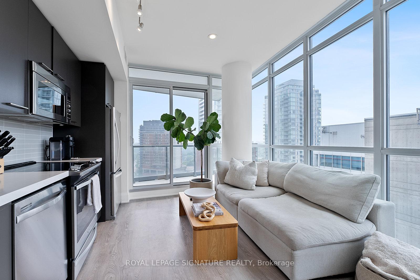 Photo 2 of Unit 1505, 30 Roehampton Avenue, Toronto, Mount Pleasant West — HOMEH