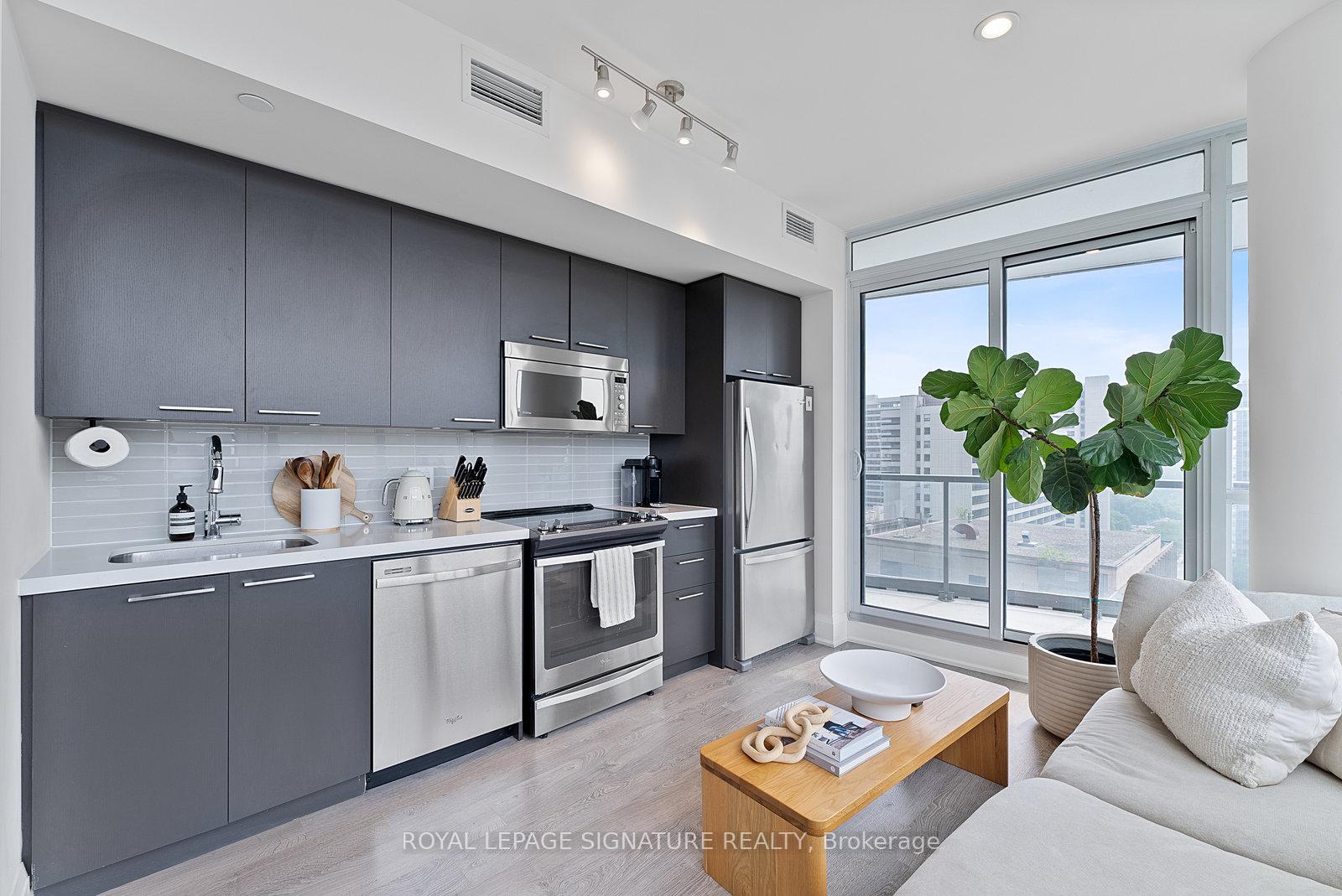 Photo 3 of Unit 1505, 30 Roehampton Avenue, Toronto, Mount Pleasant West — HOMEH