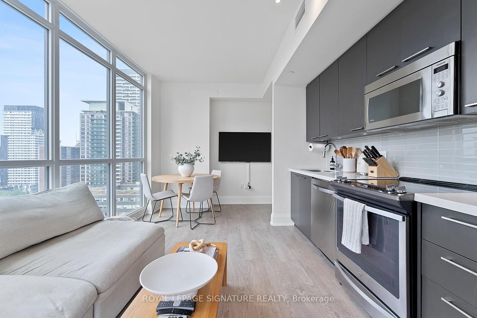 Photo 5 of Unit 1505, 30 Roehampton Avenue, Toronto, Mount Pleasant West — HOMEH