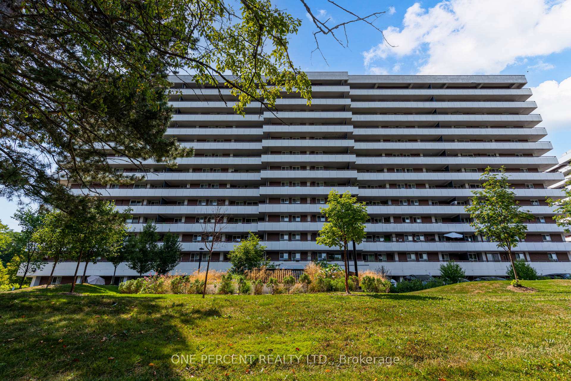 Photo 2 of Unit 409, 80 Inverlochy Boulevard, Markham, Royal Orchard — HOMEH