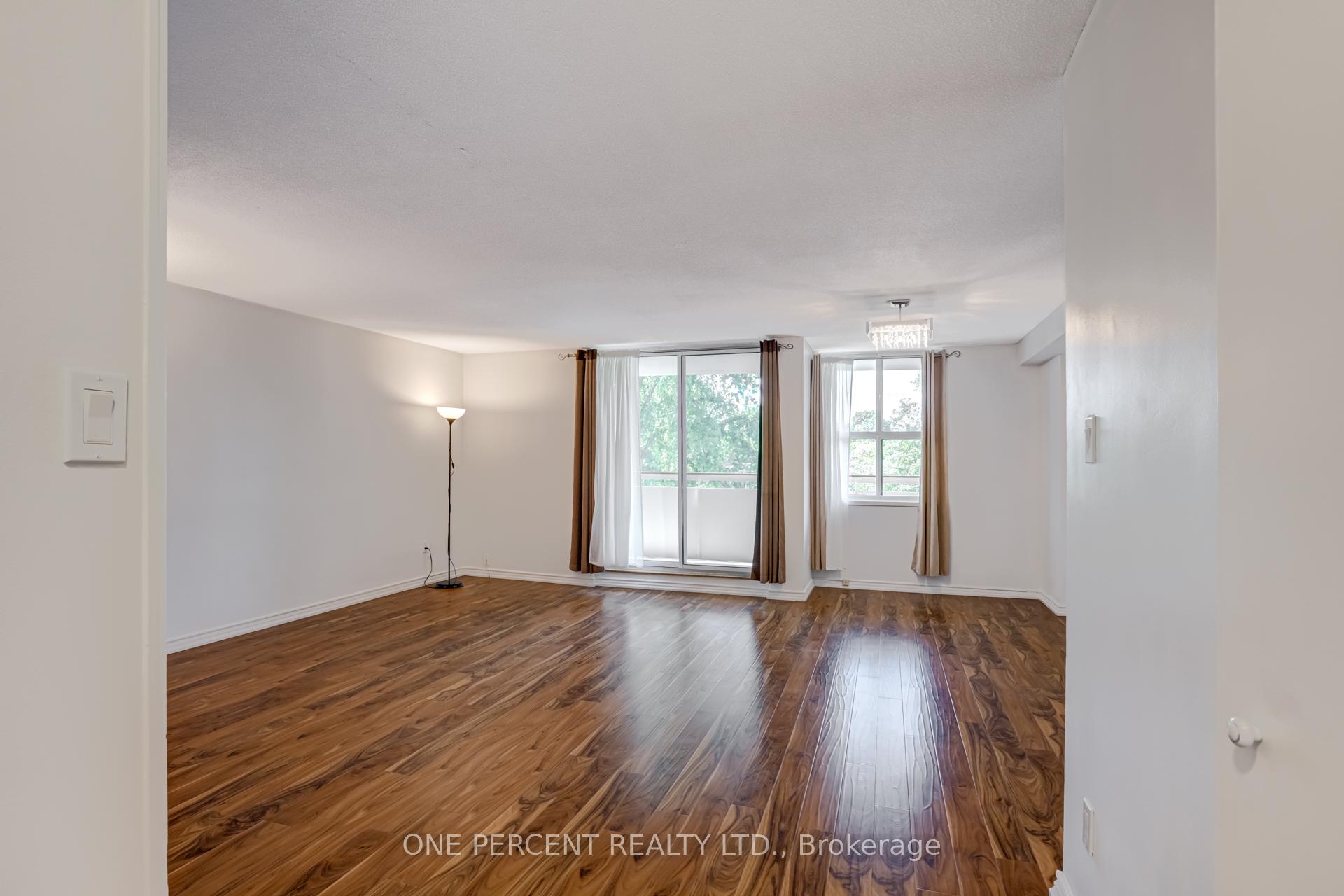 Photo 7 of Unit 409, 80 Inverlochy Boulevard, Markham, Royal Orchard — HOMEH