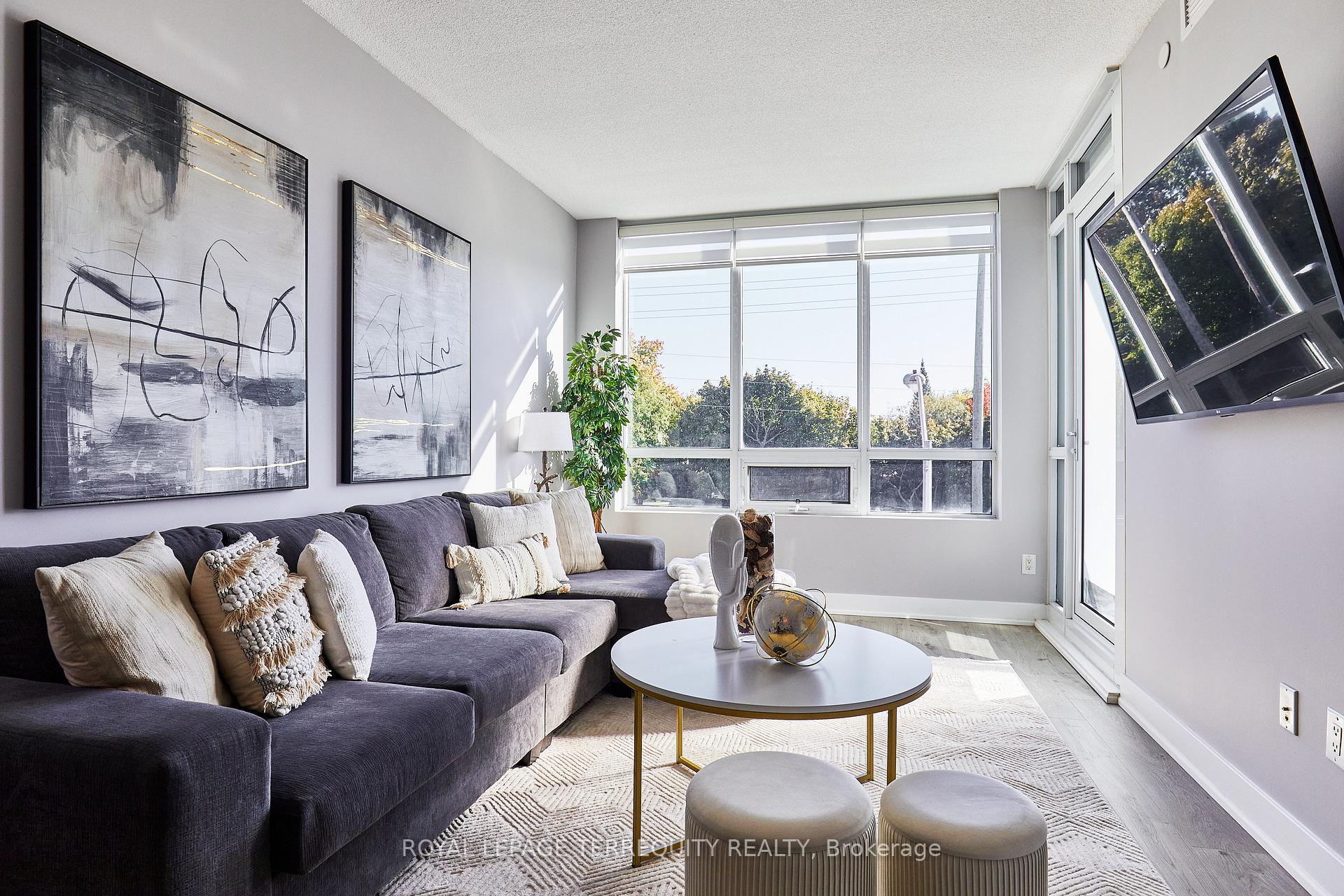 Photo 4 of Unit 428, 7608 Yonge Street, Vaughan, Crestwood-Springfarm-Yorkhill — HOMEH