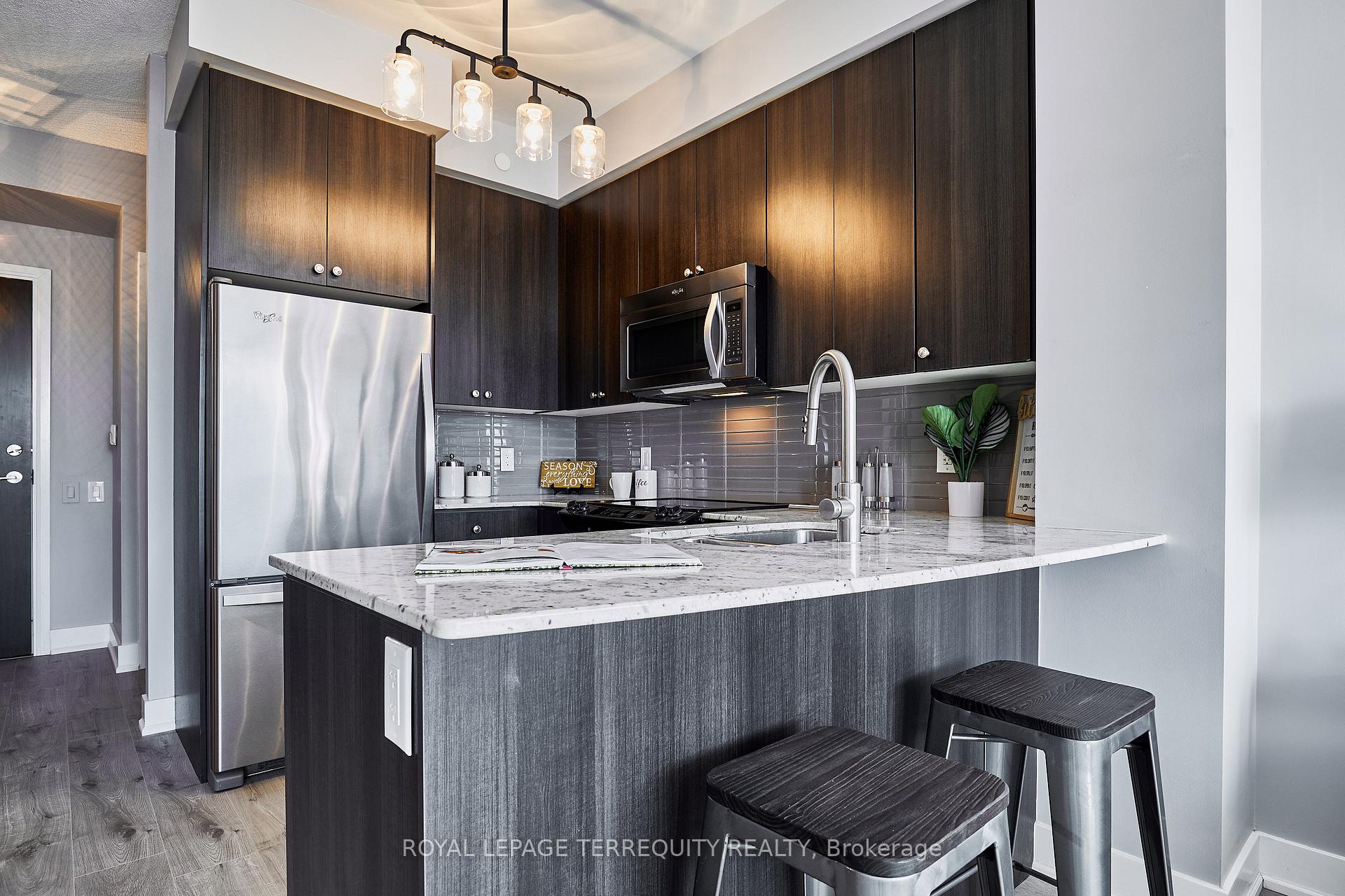 Photo 5 of Unit 428, 7608 Yonge Street, Vaughan, Crestwood-Springfarm-Yorkhill — HOMEH