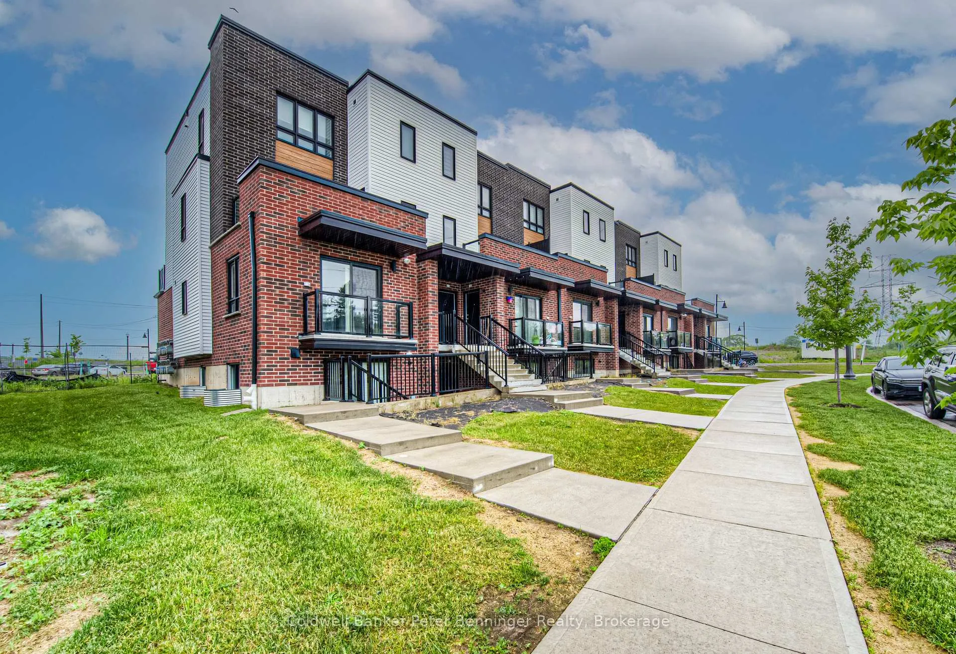 Photo 2 of 253 Chapel Hill Drive, Kitchener — HOMEH