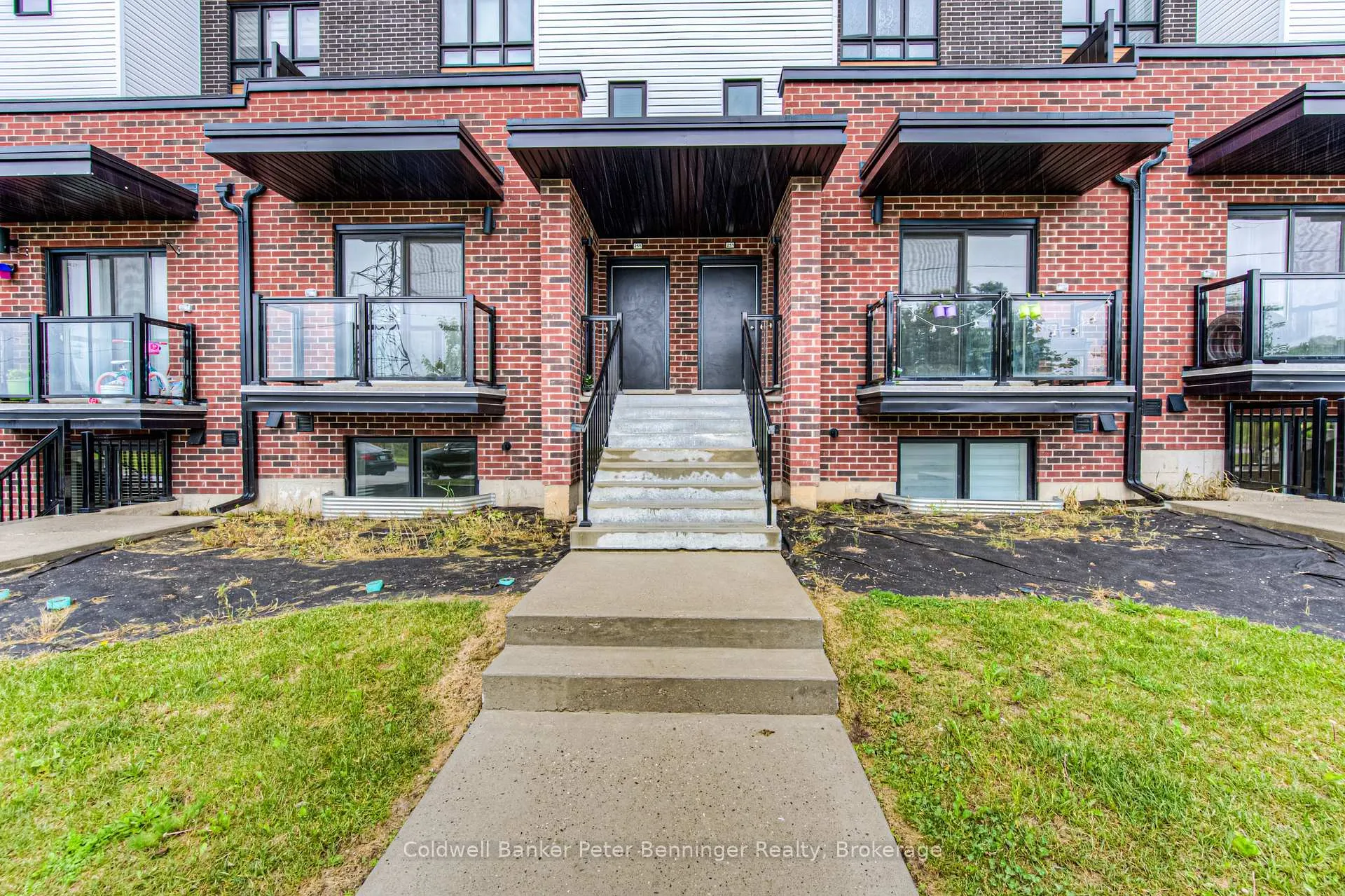 Photo 3 of 253 Chapel Hill Drive, Kitchener — HOMEH