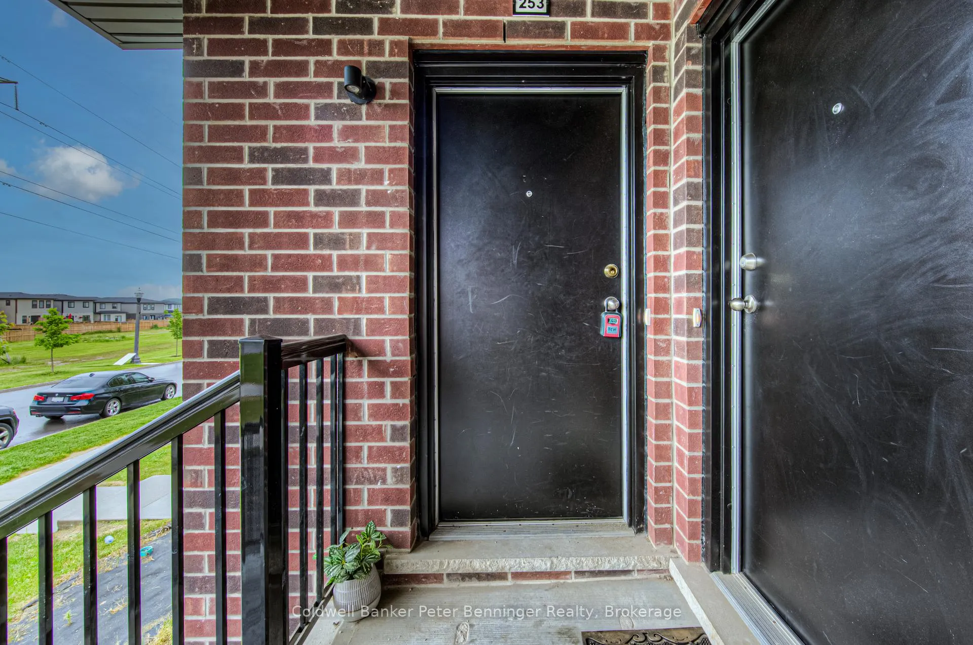 Photo 4 of 253 Chapel Hill Drive, Kitchener — HOMEH