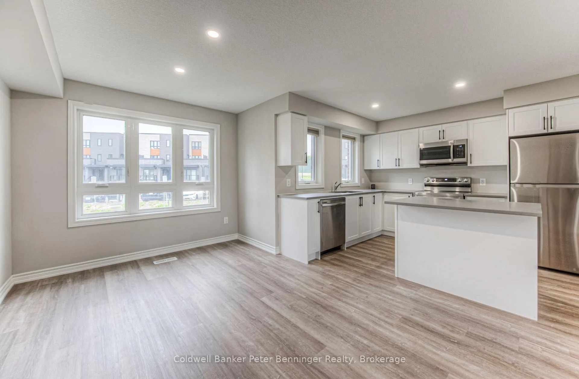 Photo 11 of 253 Chapel Hill Drive, Kitchener — HOMEH