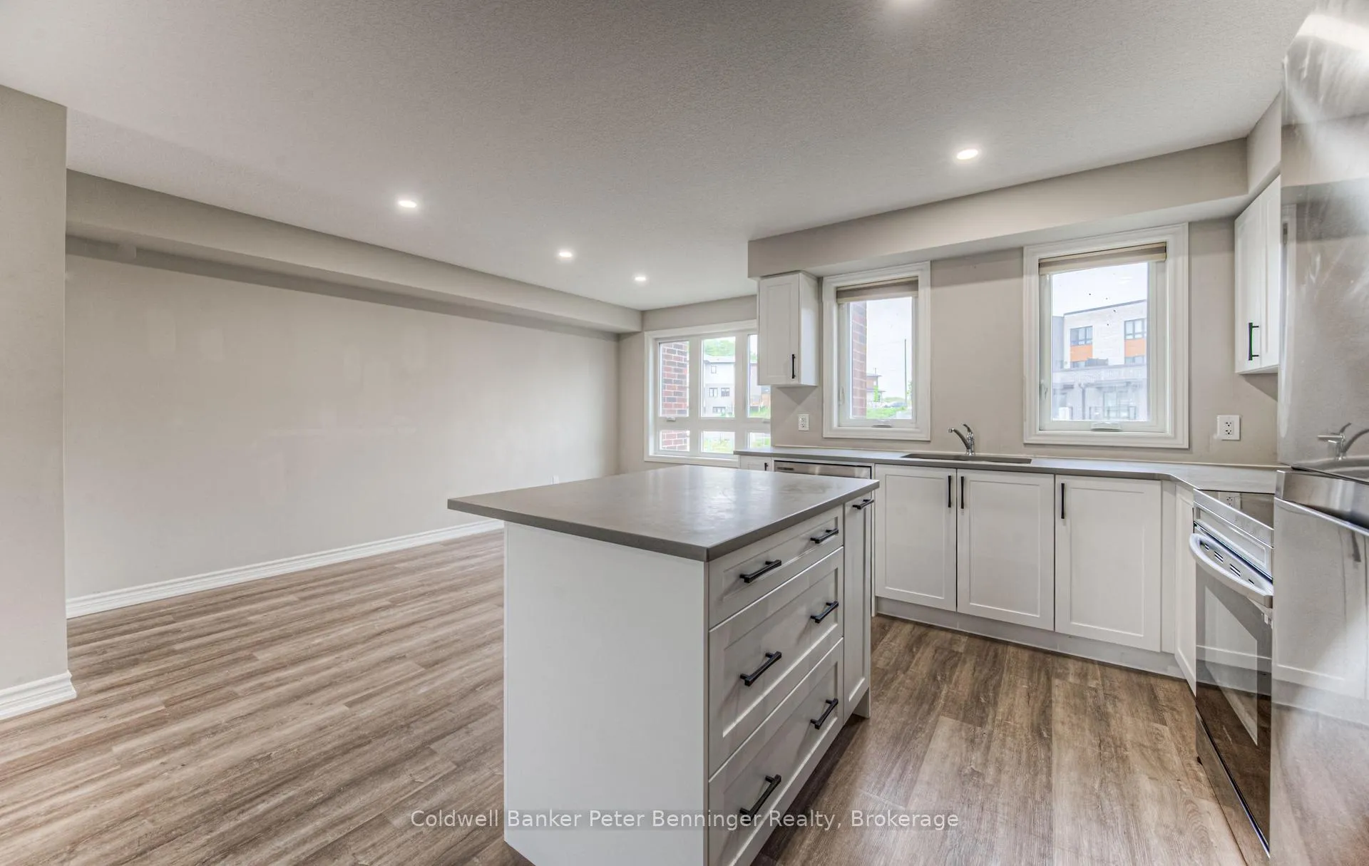 Photo 20 of 253 Chapel Hill Drive, Kitchener — HOMEH