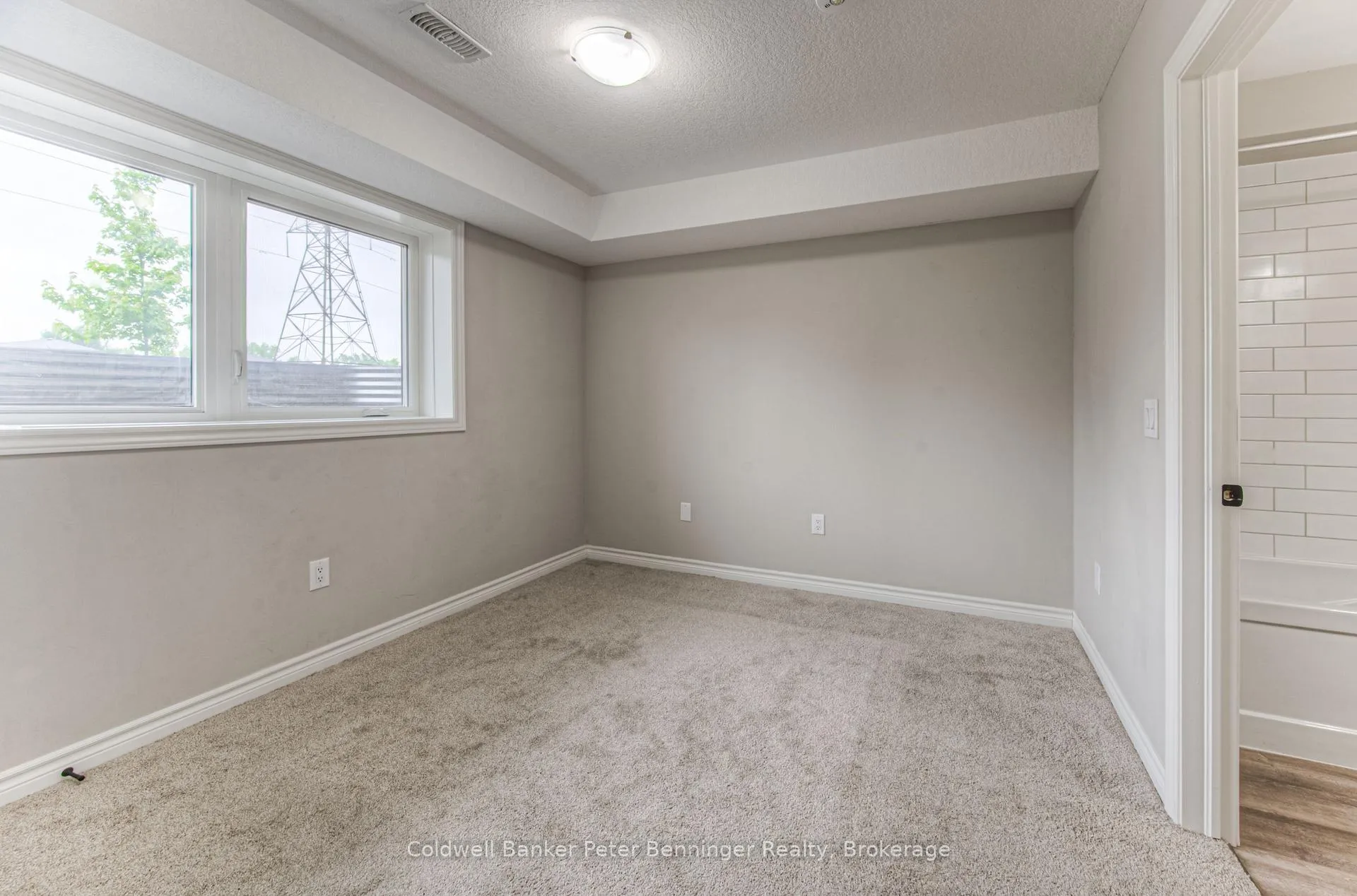 Photo 25 of 253 Chapel Hill Drive, Kitchener — HOMEH