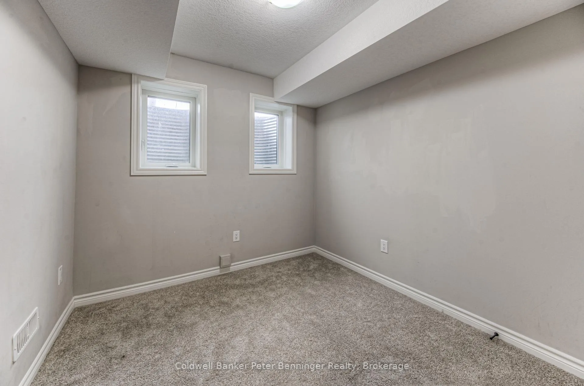 Photo 29 of 253 Chapel Hill Drive, Kitchener — HOMEH