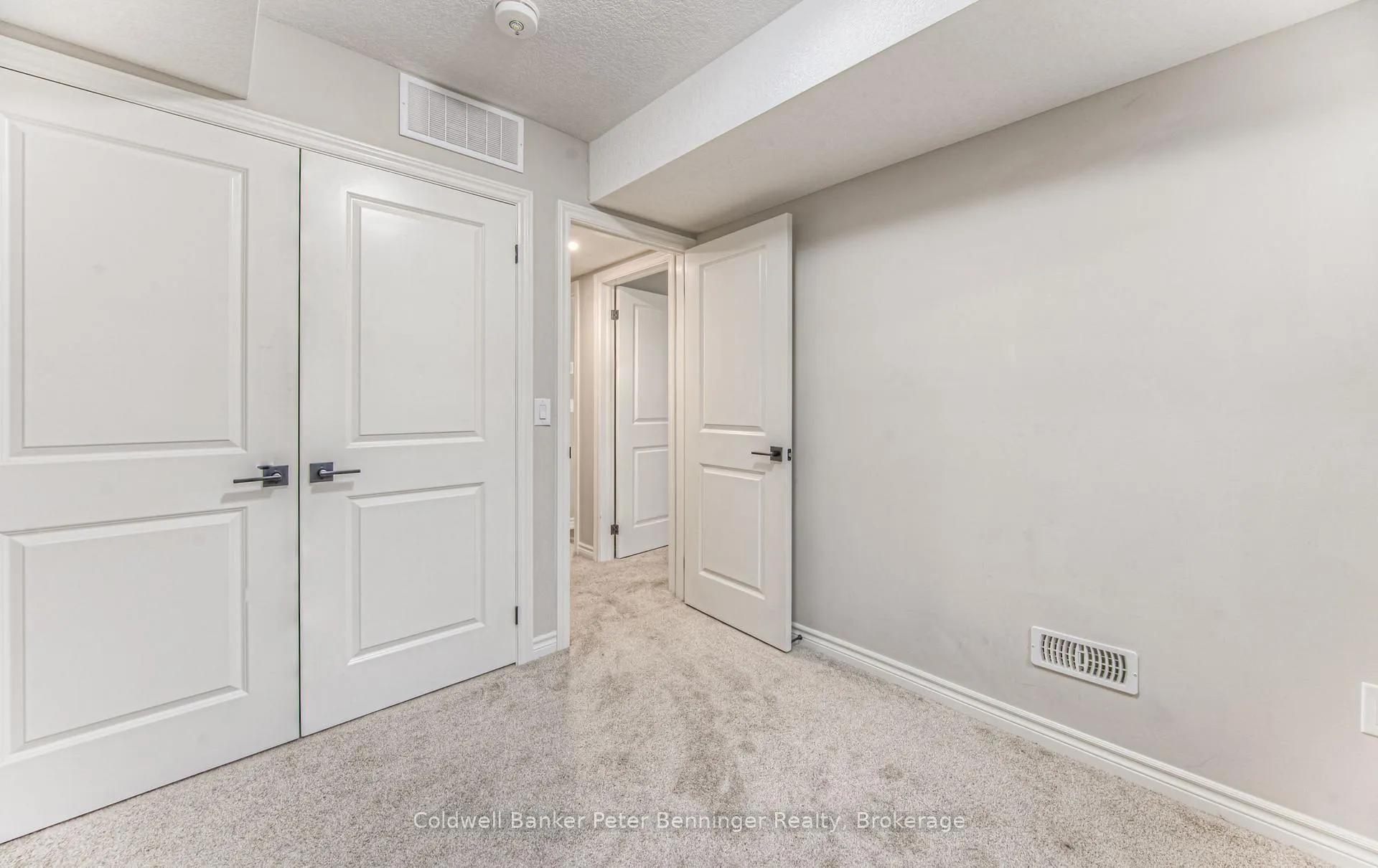 Photo 33 of 253 Chapel Hill Drive, Kitchener — HOMEH