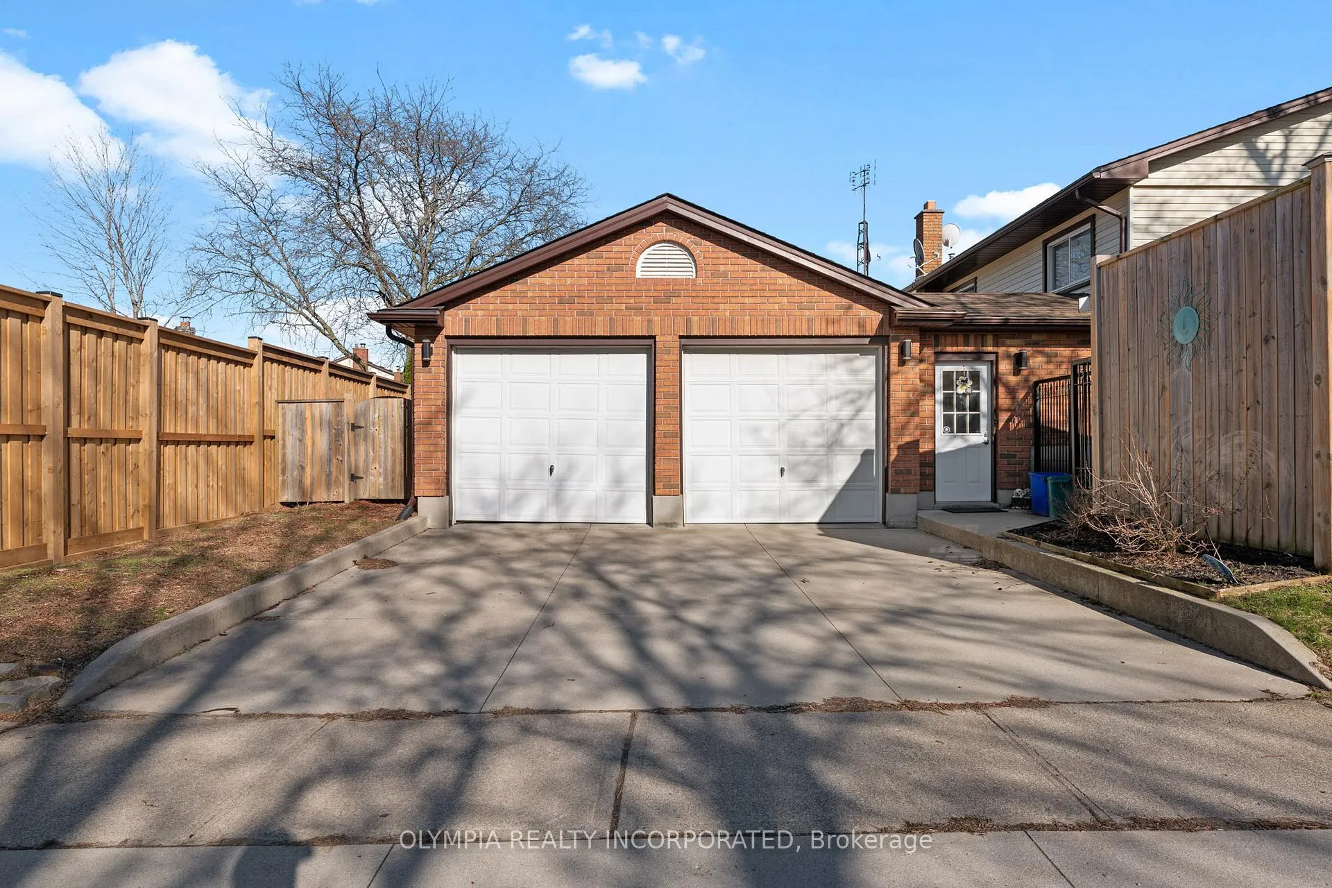 Photo 2 of 7451 Green Boughs Road, Niagara Falls, Casey — HOMEH