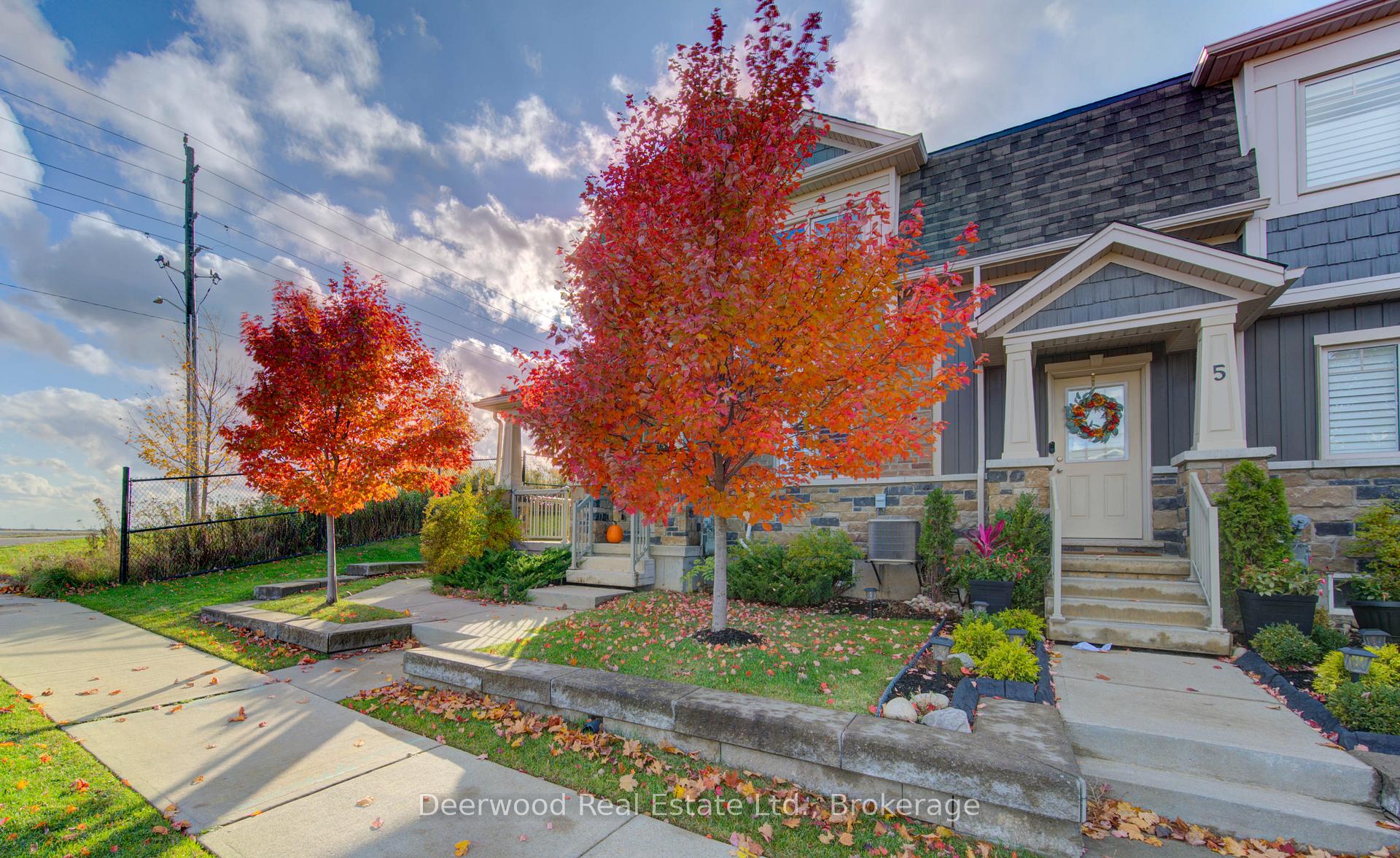 Photo 2 of 3 Nyles Drive, Kitchener — HOMEH