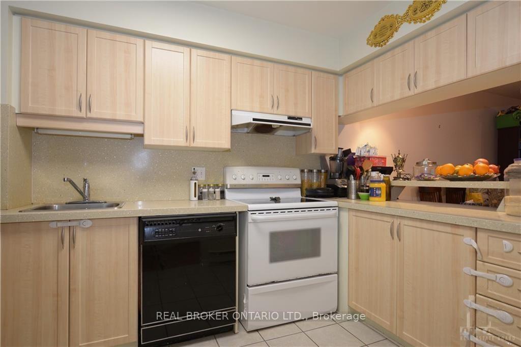 Photo 3 of 123 Briston Private, Ottawa, Hunt Club Park — HOMEH