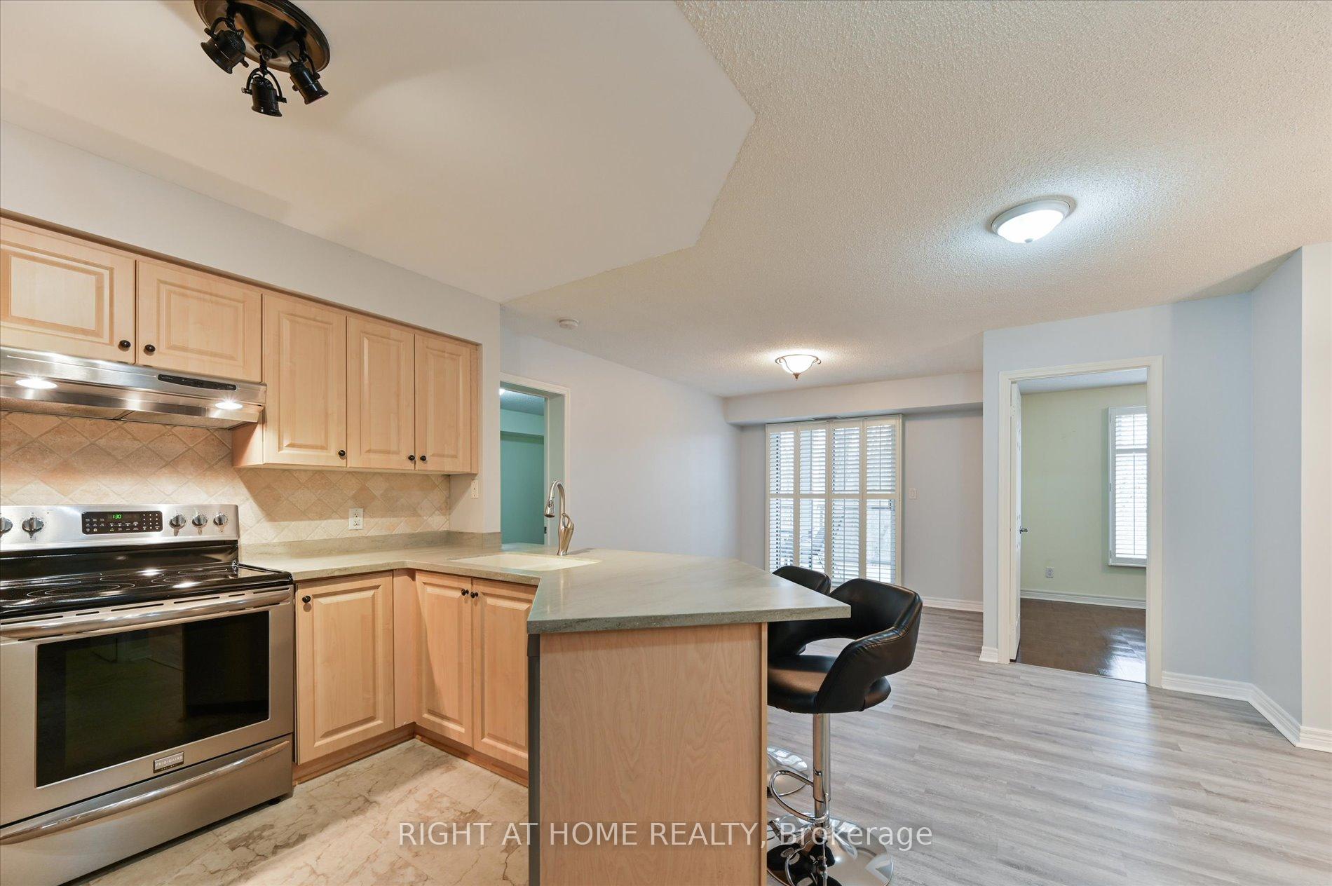 Photo 5 of Unit 204, 245 Pine Grove Road, Vaughan, Islington Woods — HOMEH
