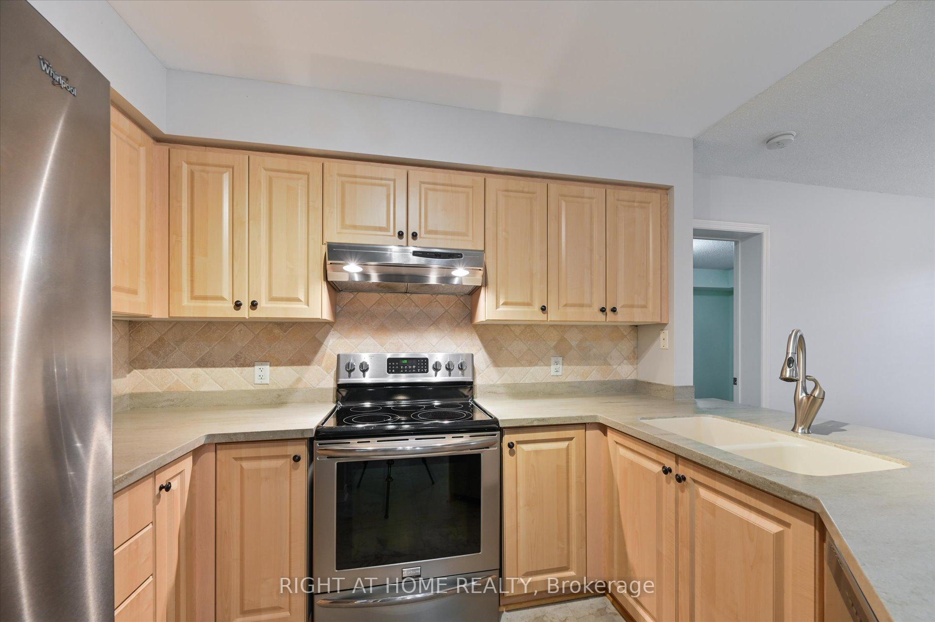 Photo 6 of Unit 204, 245 Pine Grove Road, Vaughan, Islington Woods — HOMEH