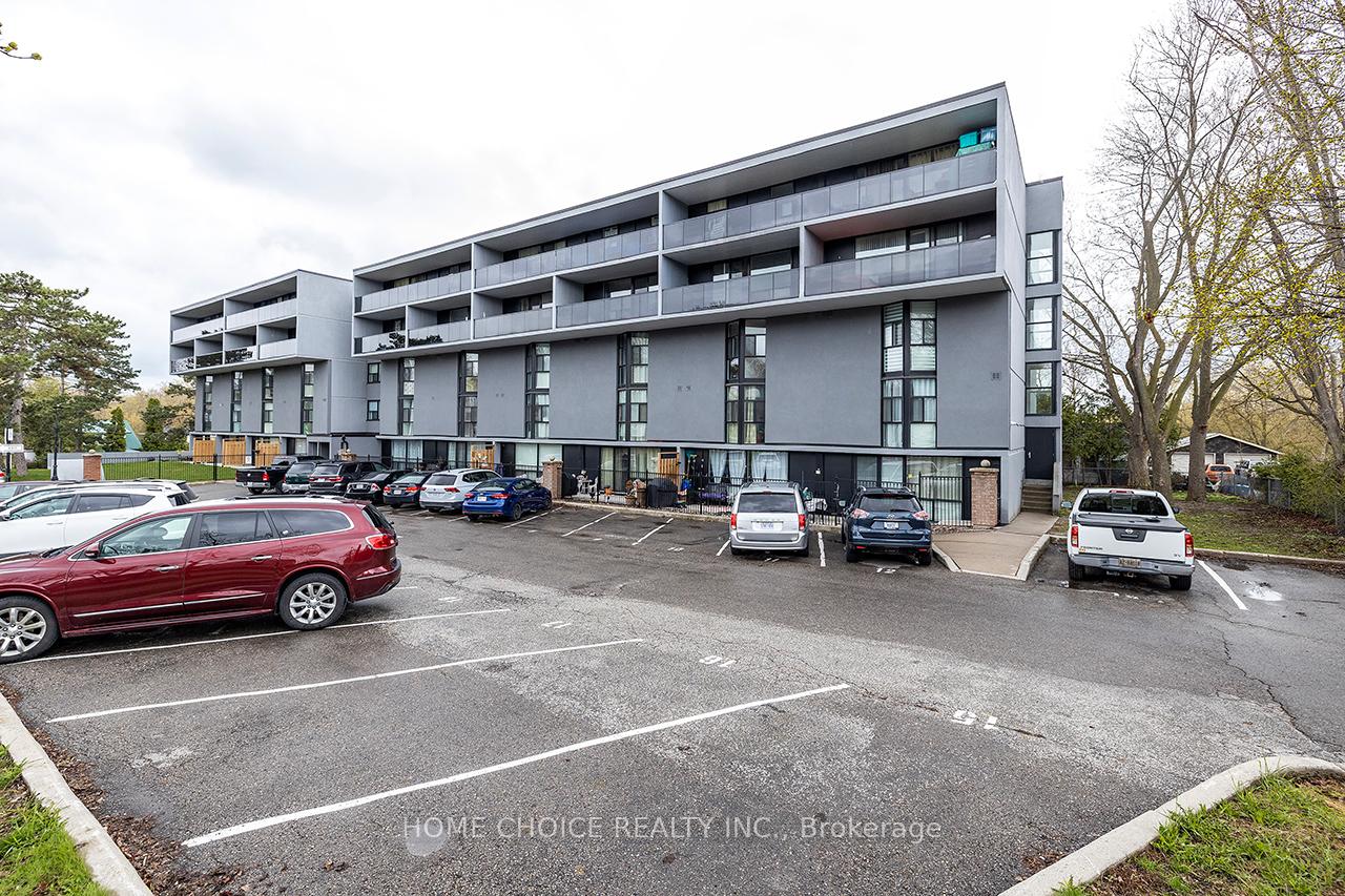 Front of Unit 412, 454 Centre Street