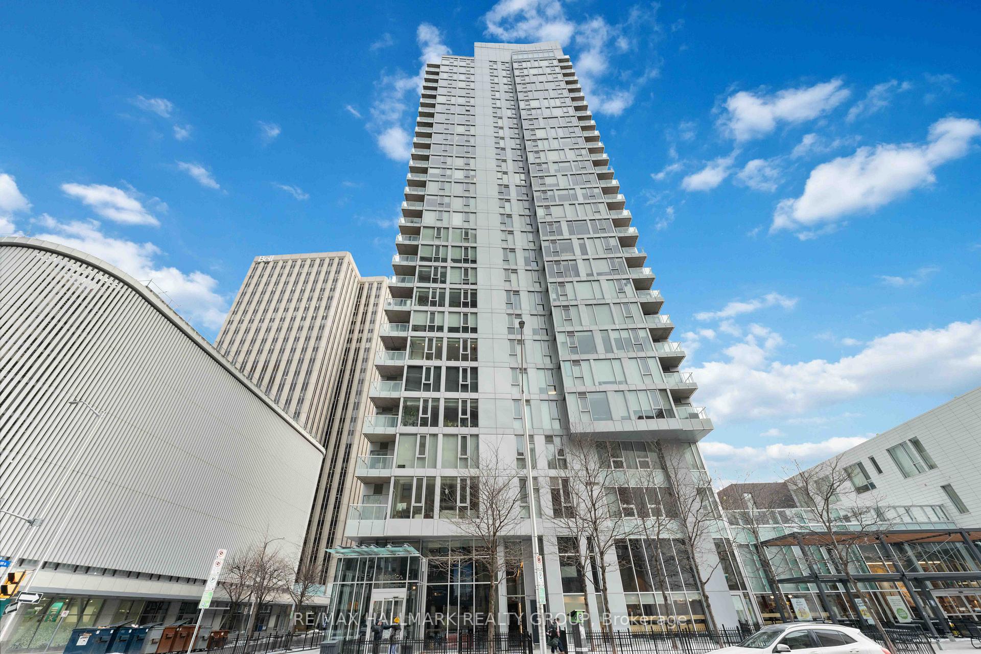 Front of Unit 2605, 179 Metcalfe Street