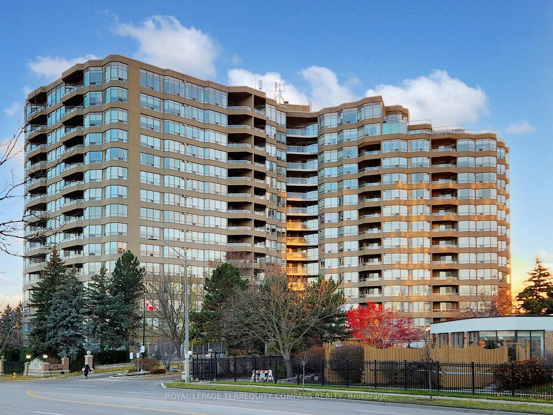 Photo 2 of Unit PH5, 610 Bullock Drive, Markham, Markville — HOMEH