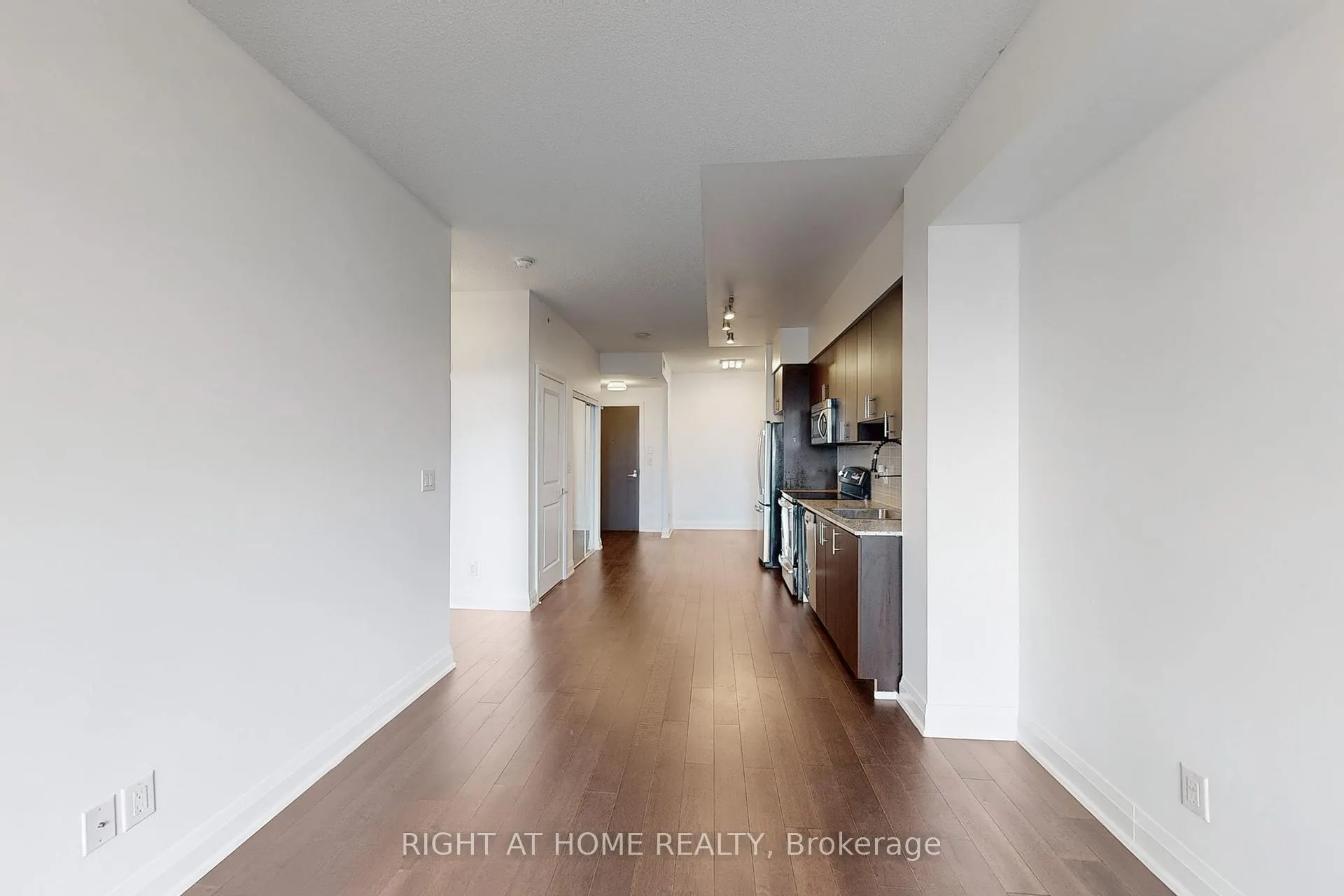 Photo 7 of Unit 1127, 7161 Yonge Street, Markham, Thornhill — HOMEH