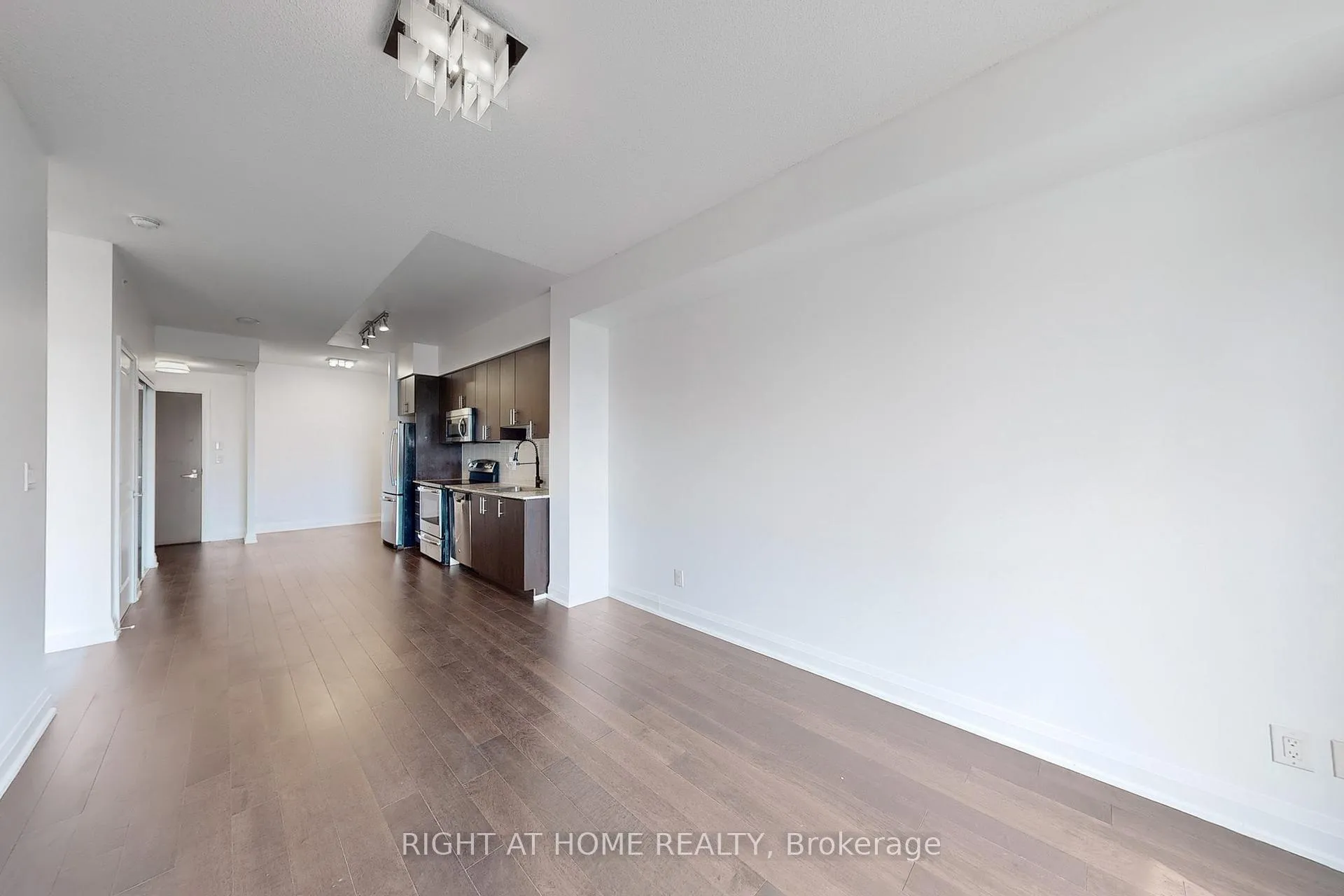 Photo 8 of Unit 1127, 7161 Yonge Street, Markham, Thornhill — HOMEH