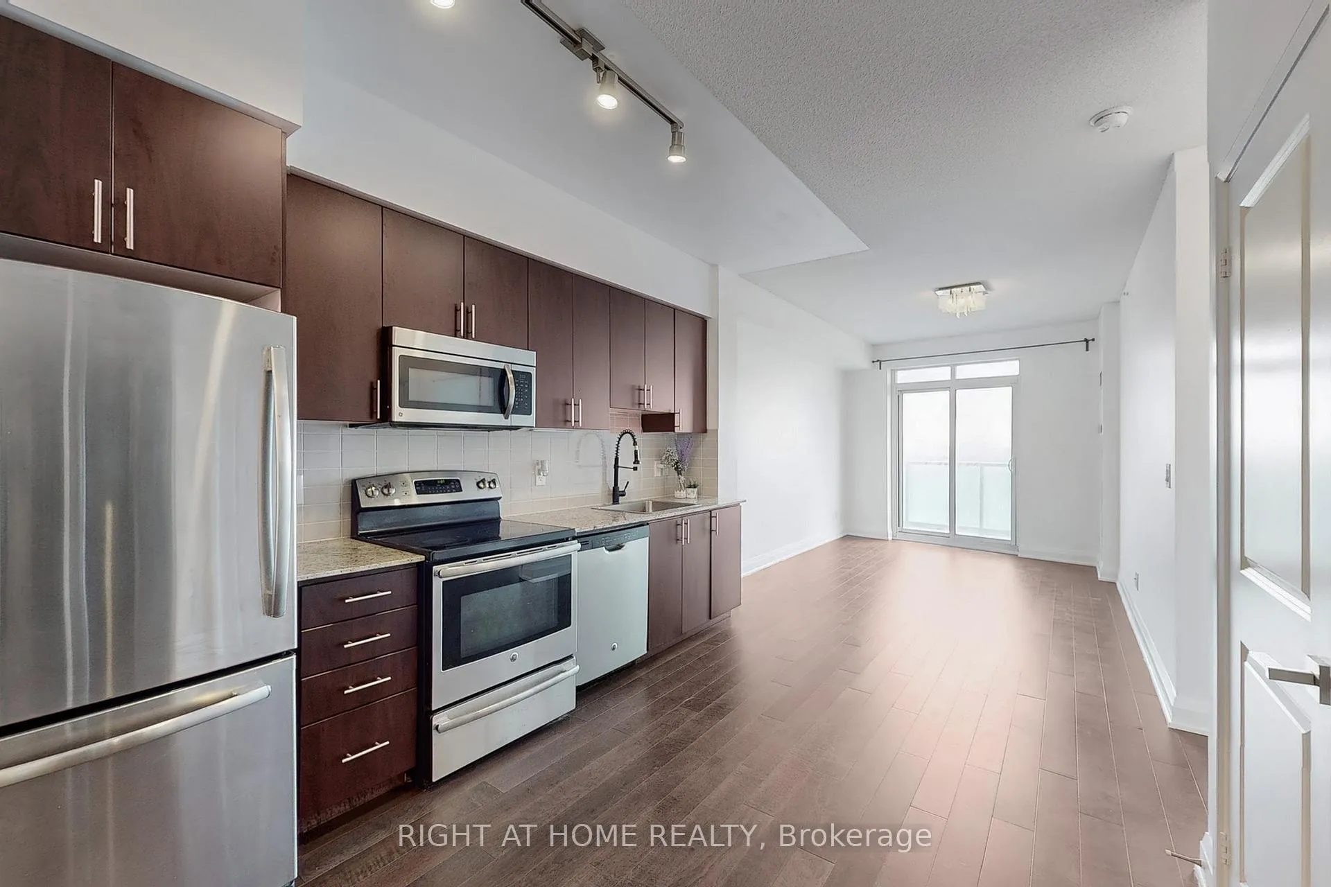 Photo 11 of Unit 1127, 7161 Yonge Street, Markham, Thornhill — HOMEH