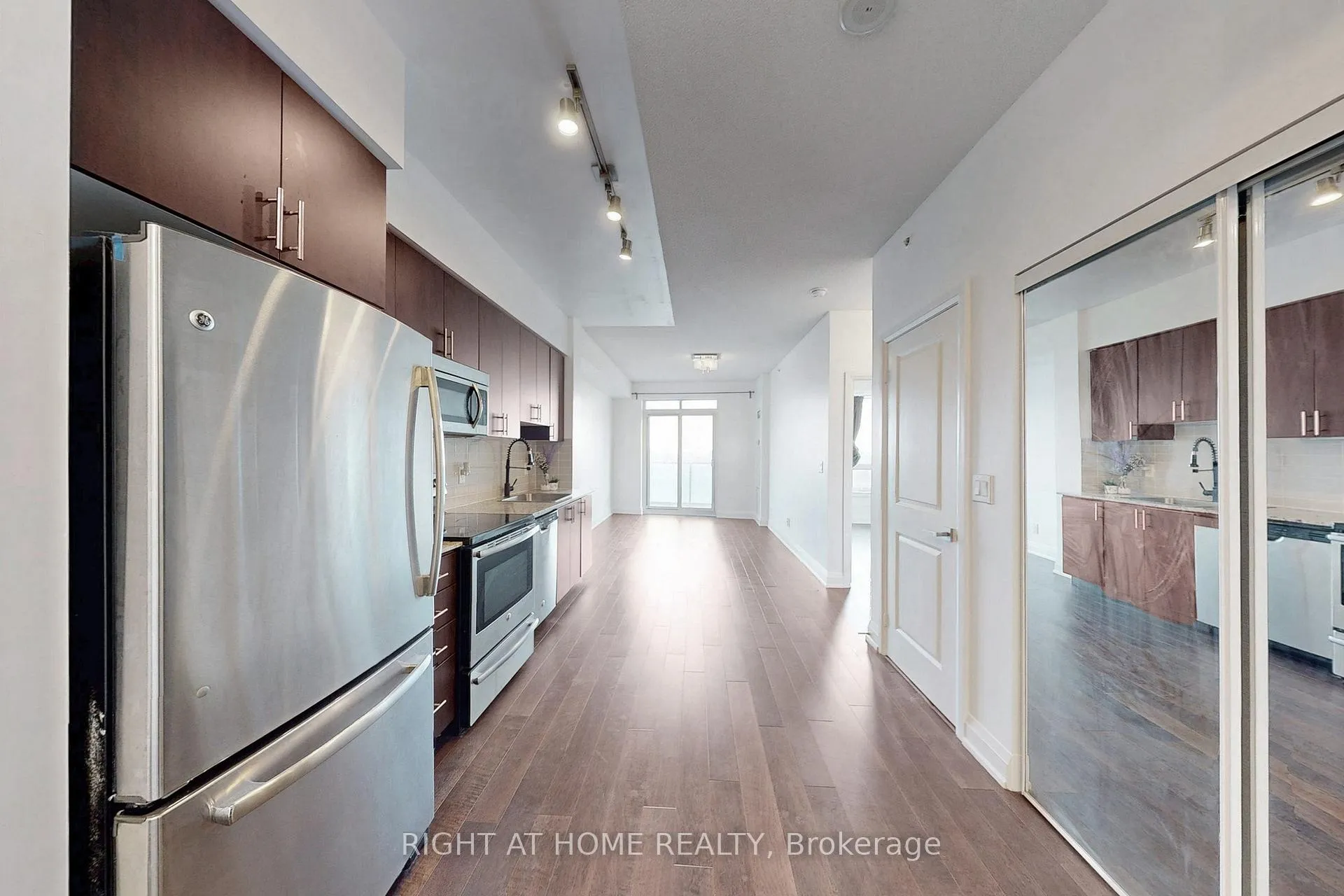 Photo 12 of Unit 1127, 7161 Yonge Street, Markham, Thornhill — HOMEH