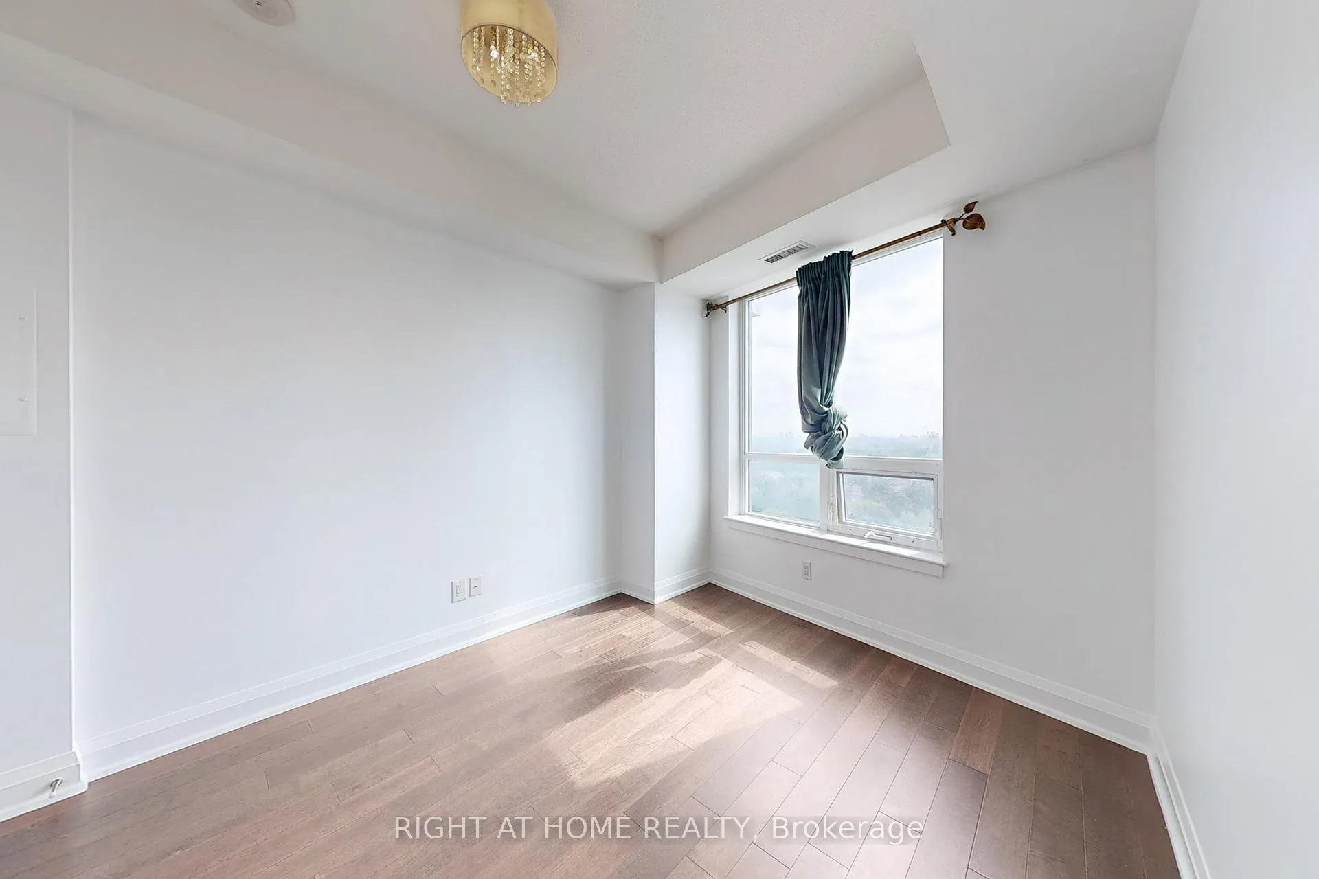 Photo 18 of Unit 1127, 7161 Yonge Street, Markham, Thornhill — HOMEH