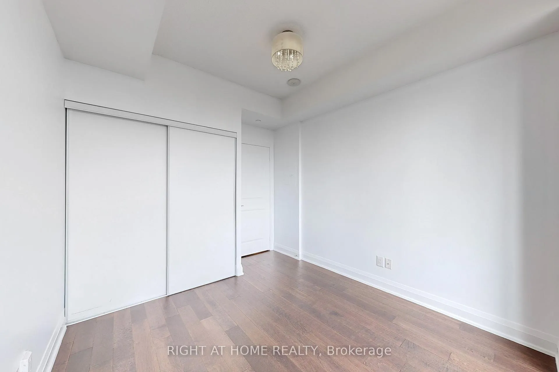 Photo 19 of Unit 1127, 7161 Yonge Street, Markham, Thornhill — HOMEH