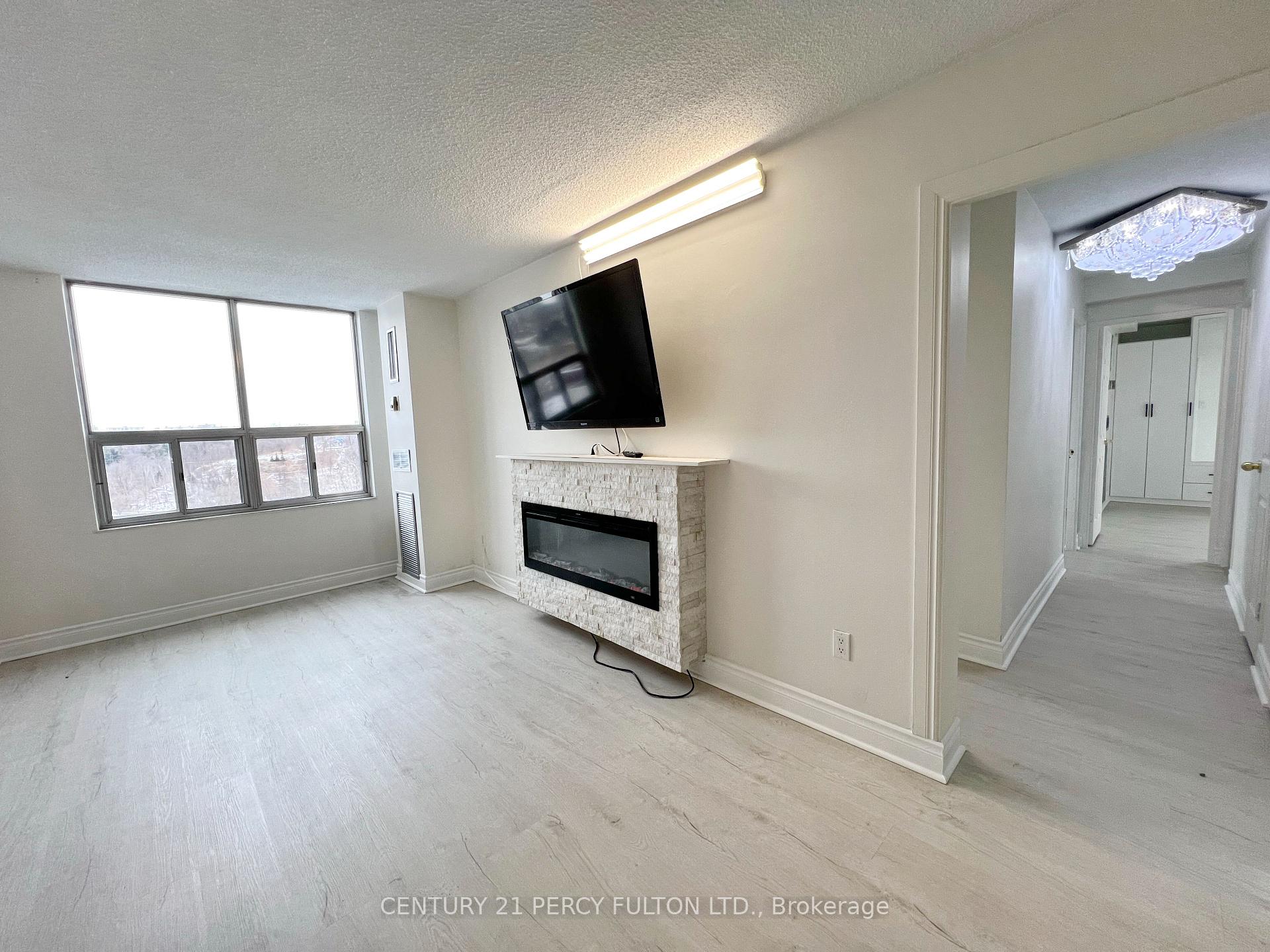 Photo 9 of Unit 1010, 20 Edgecliffe Golfway, Toronto, Flemingdon Park — HOMEH
