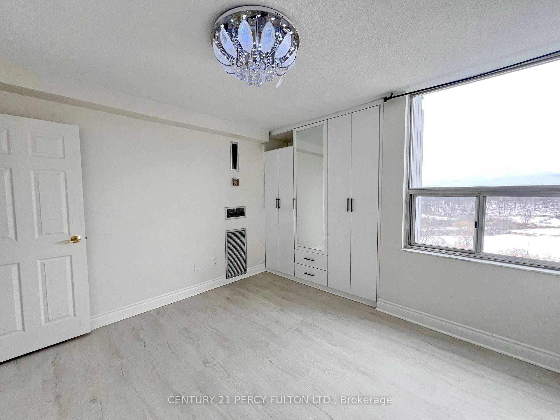 Photo 12 of Unit 1010, 20 Edgecliffe Golfway, Toronto, Flemingdon Park — HOMEH