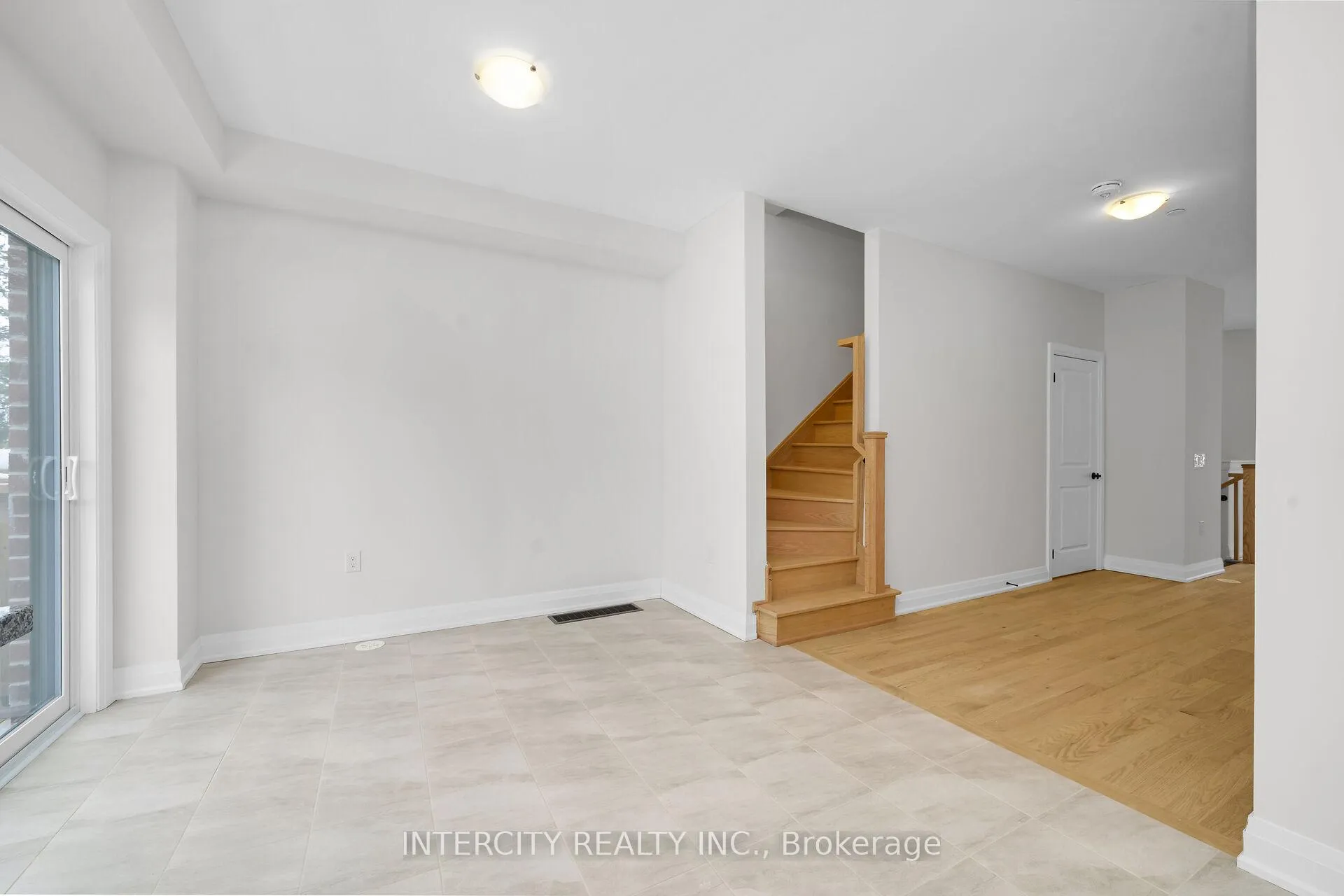 Photo 9 of Unit Unit 11, 43 Marret Lane, Clarington, Newcastle — HOMEH