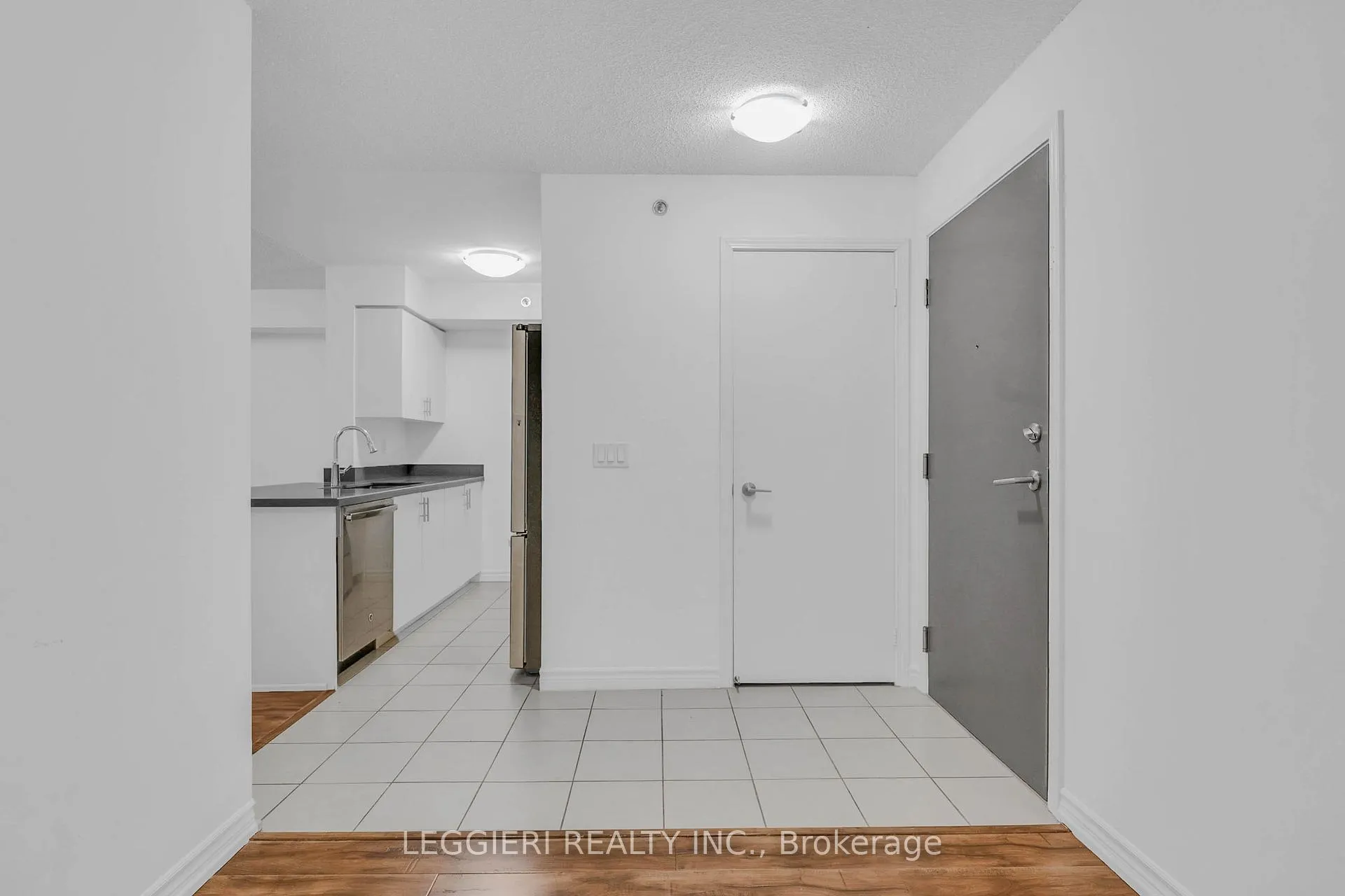 Photo 5 of Unit 522, 35 Saranac Boulevard, Toronto, Englemount-Lawrence — HOMEH