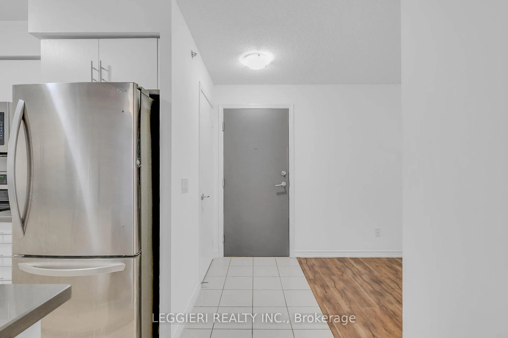 Photo 6 of Unit 522, 35 Saranac Boulevard, Toronto, Englemount-Lawrence — HOMEH