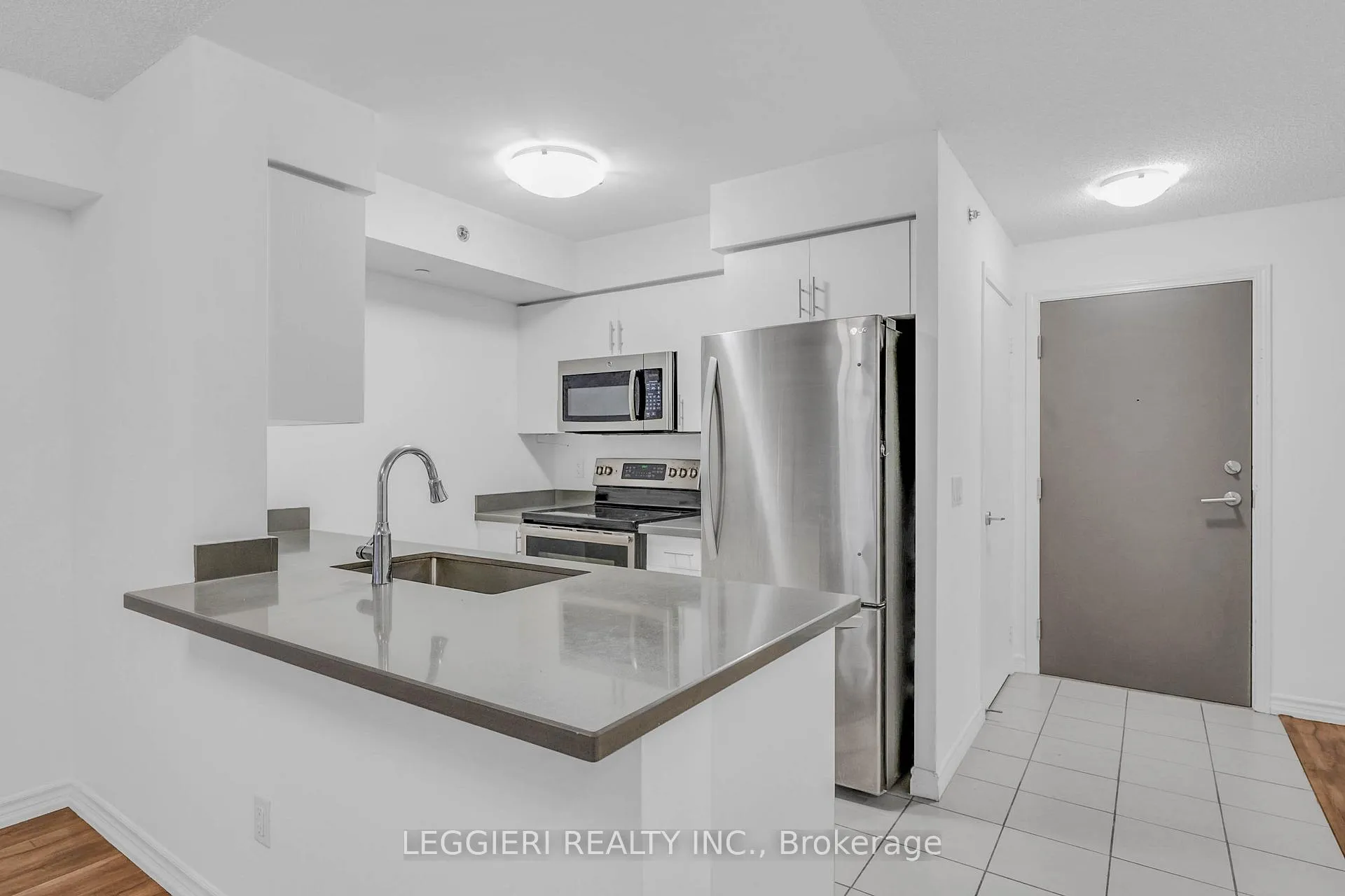 Photo 8 of Unit 522, 35 Saranac Boulevard, Toronto, Englemount-Lawrence — HOMEH