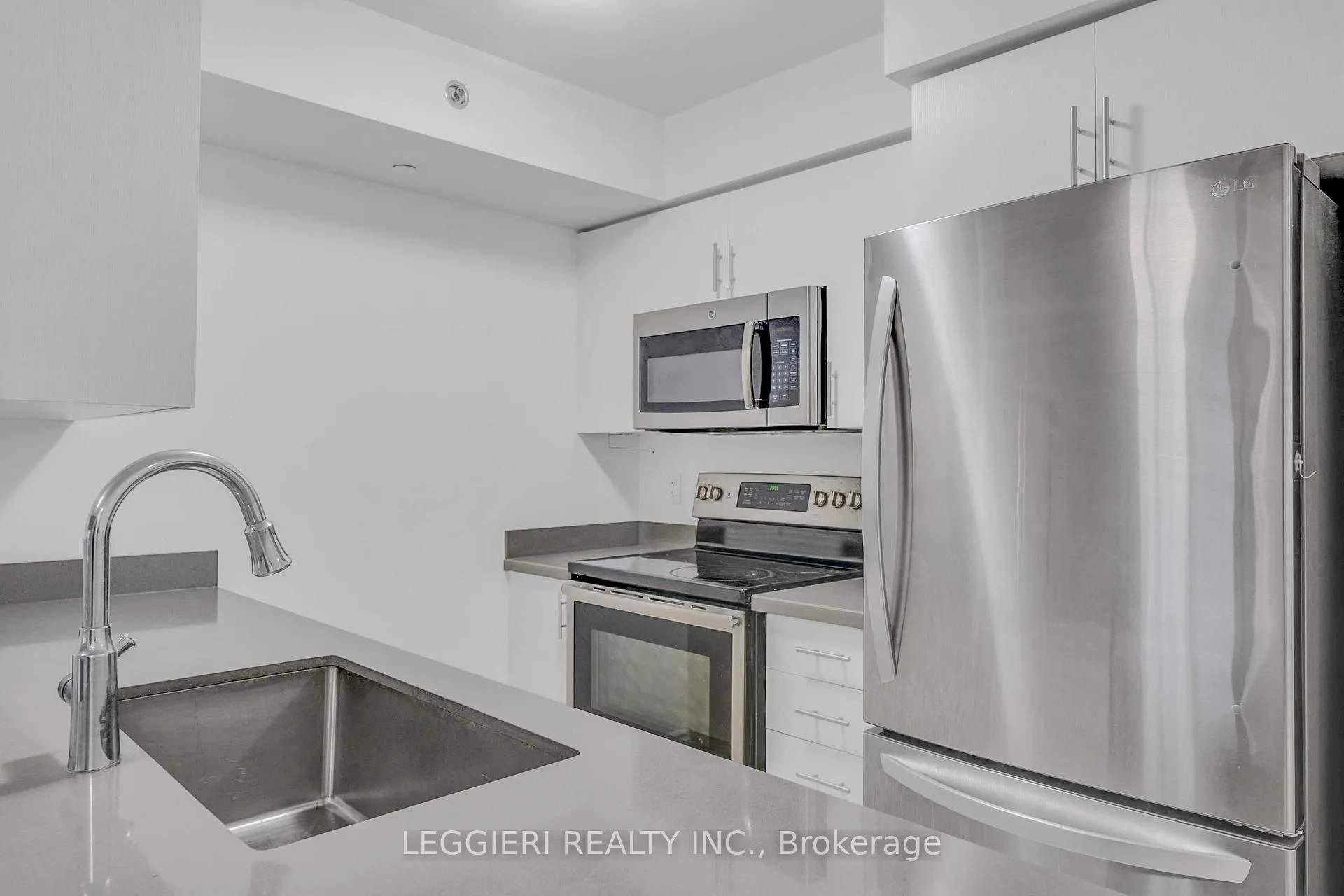 Photo 9 of Unit 522, 35 Saranac Boulevard, Toronto, Englemount-Lawrence — HOMEH
