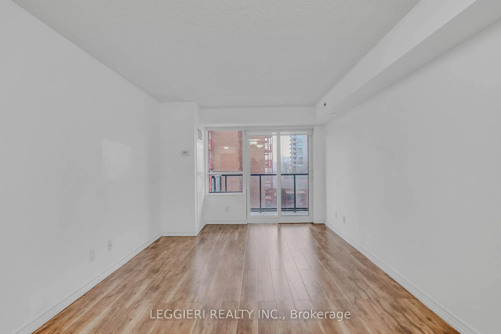 Photo 13 of Unit 522, 35 Saranac Boulevard, Toronto, Englemount-Lawrence — HOMEH